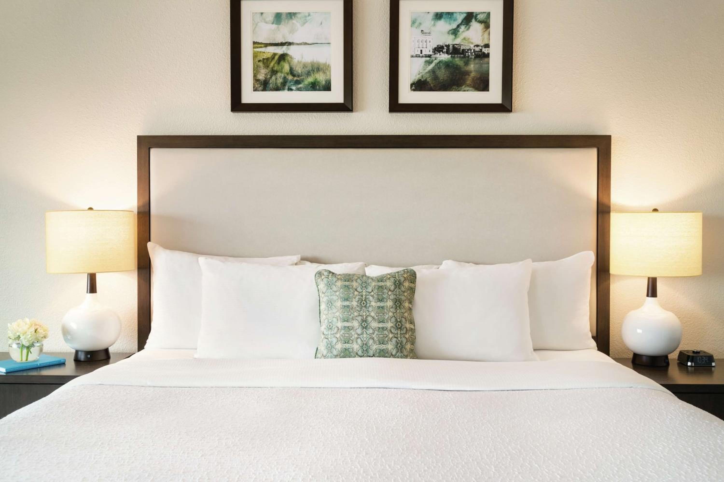 King Room with River View - Photo 3