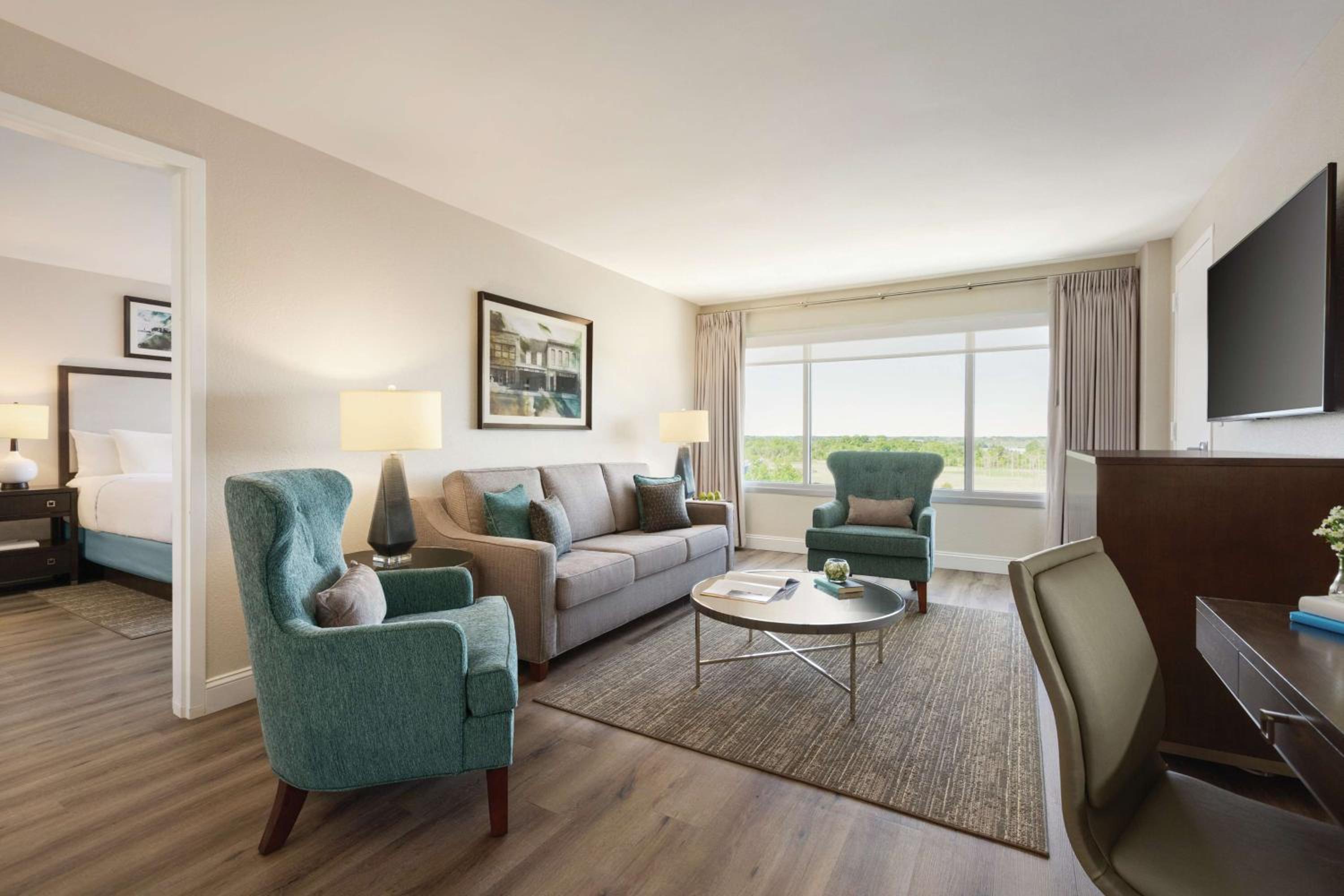 King Room with River View and Roll-in Shower - Mobility/Hearing Access - Photo 2