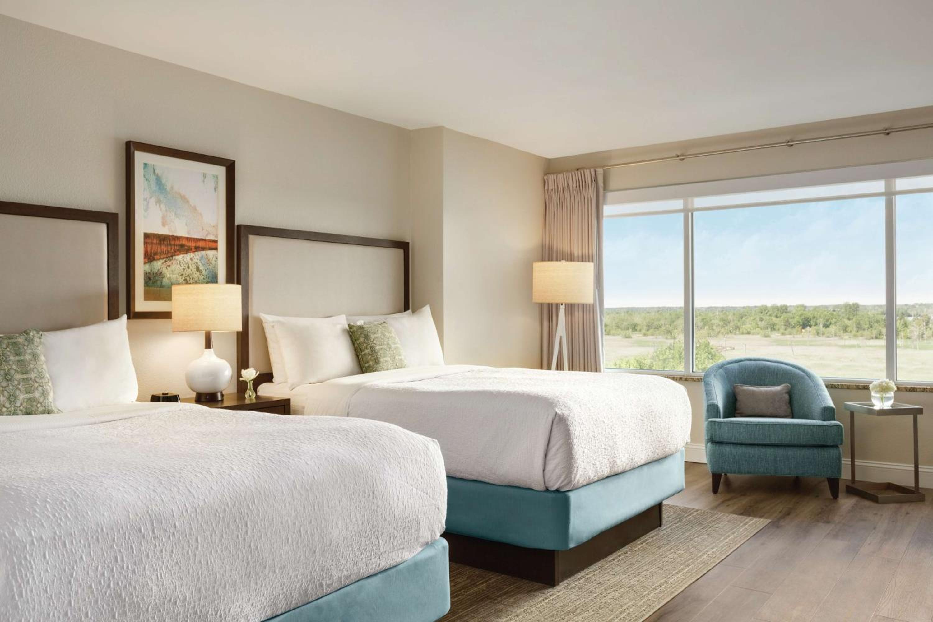 Double Room with Two Double Beds and River View - Photo 4