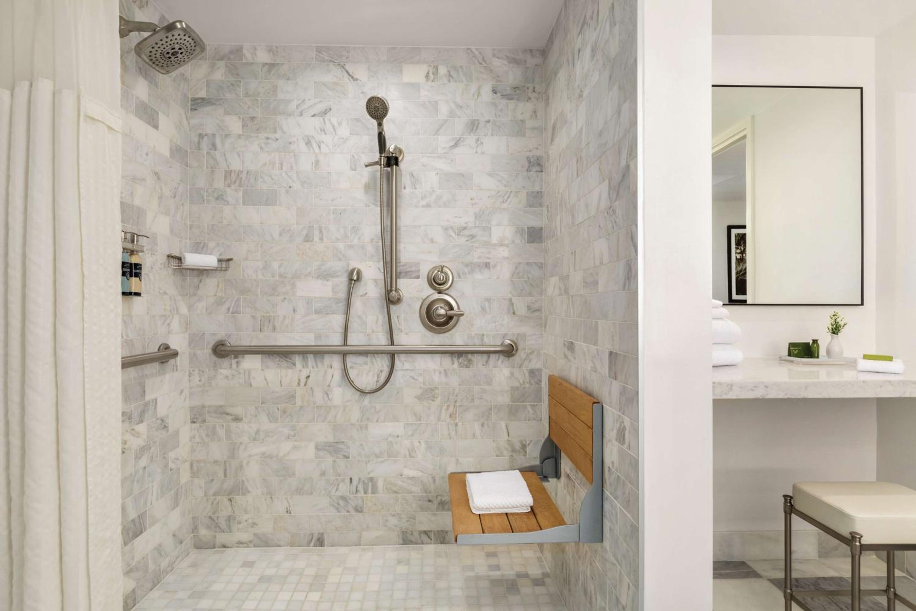 King Room with River View and Roll-in Shower - Mobility Access - Photo 2