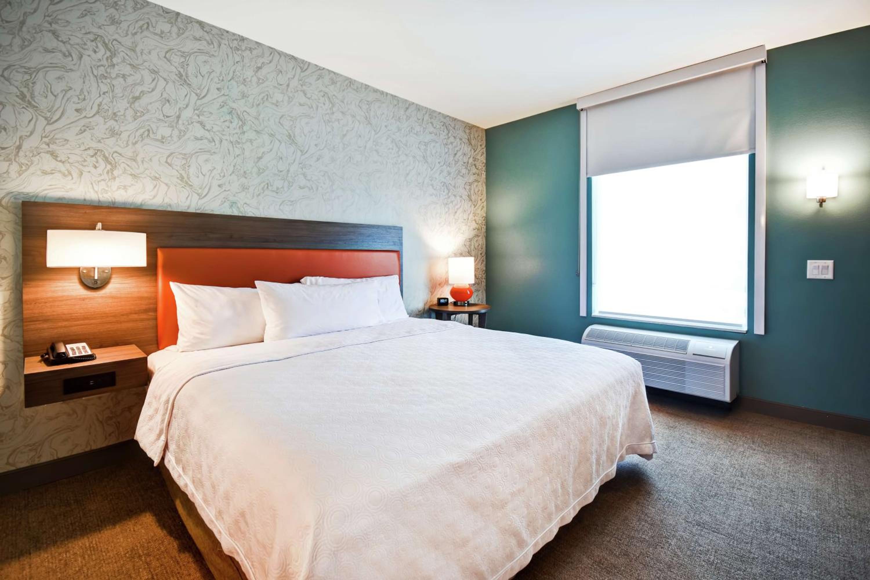One-Bedroom King Suite - Non-Smoking