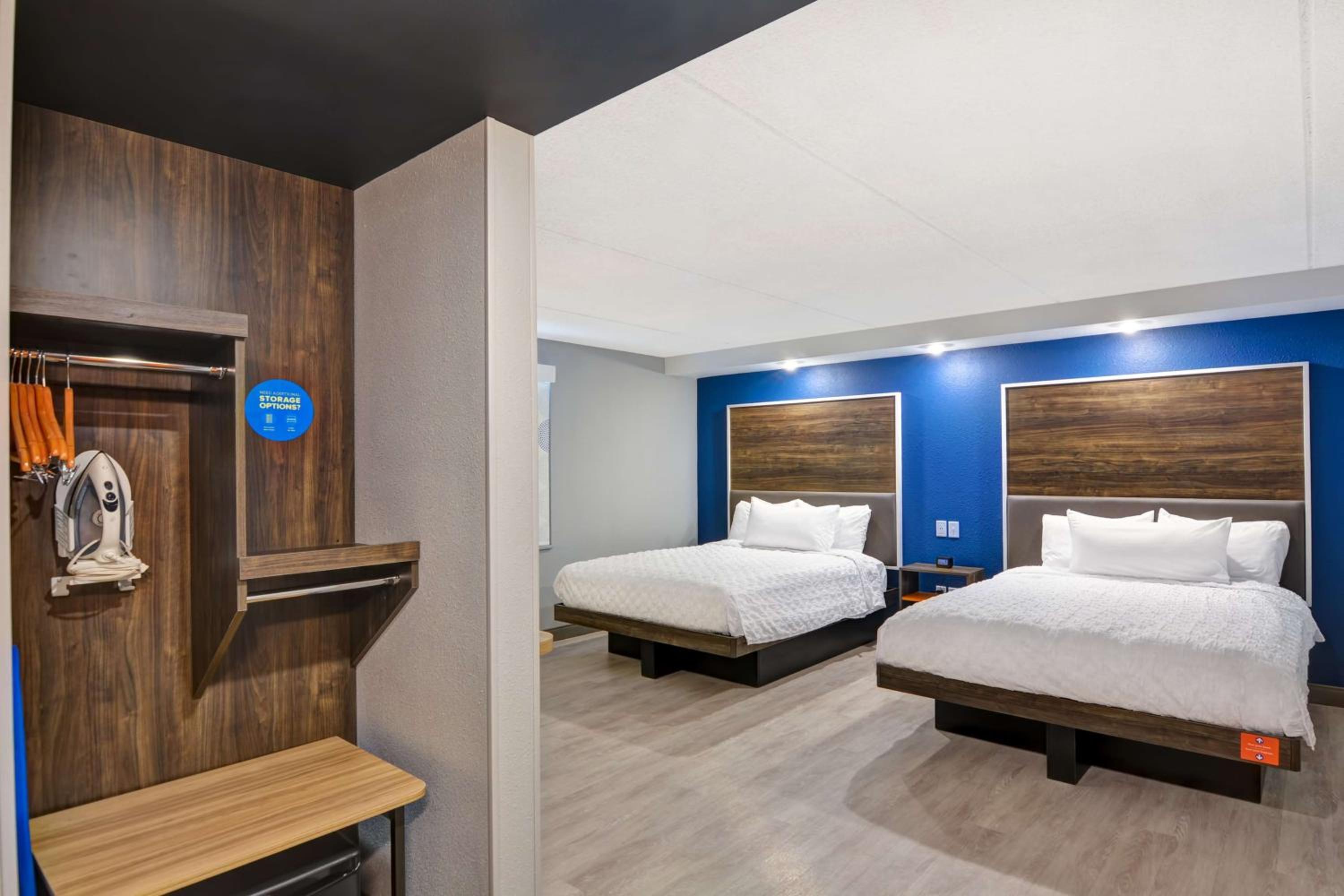 Queen Room with Two Queen Beds - Mobility Access photo 1