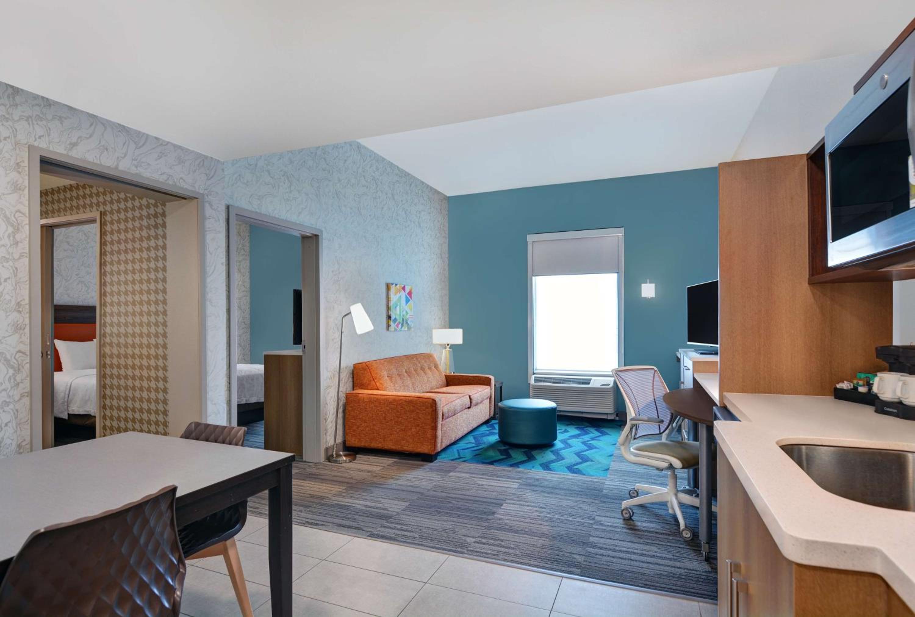 One-Bedroom King Suite - Non-Smoking
