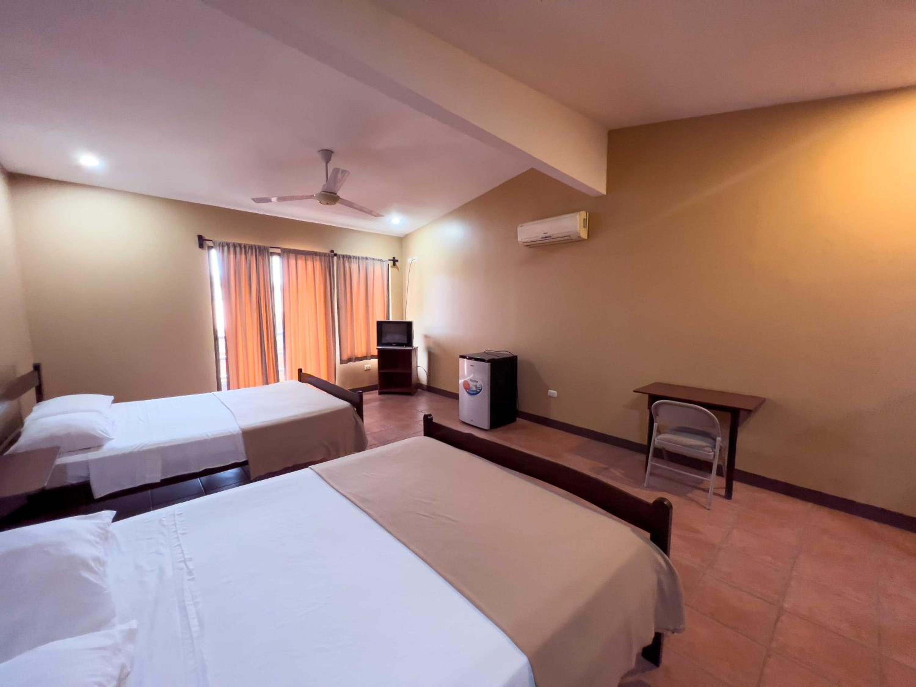 Deluxe Twin Room photo 3