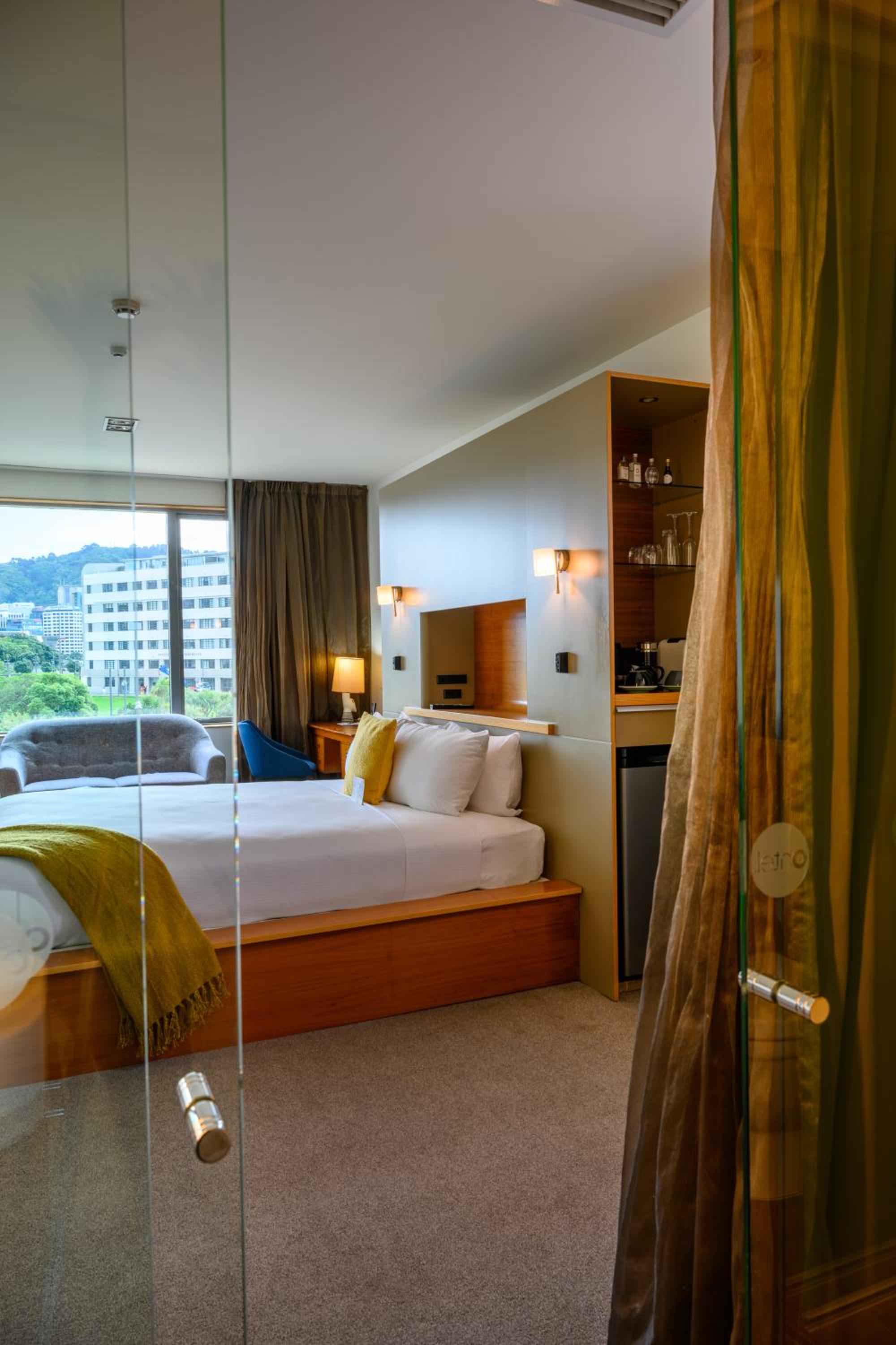 Superior King Room with City Views - Photo 10
