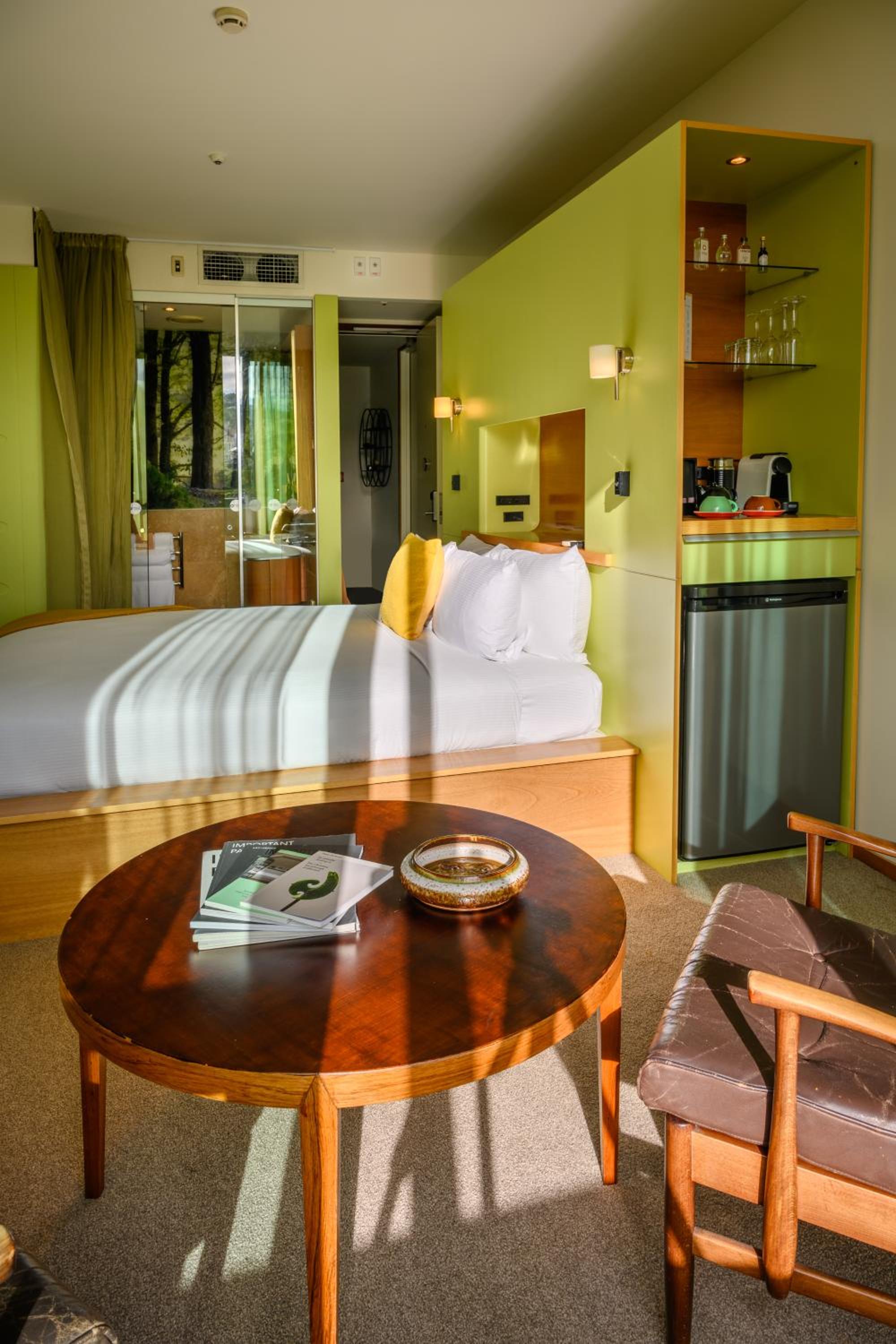 Superior King Room with City Views - Photo 21
