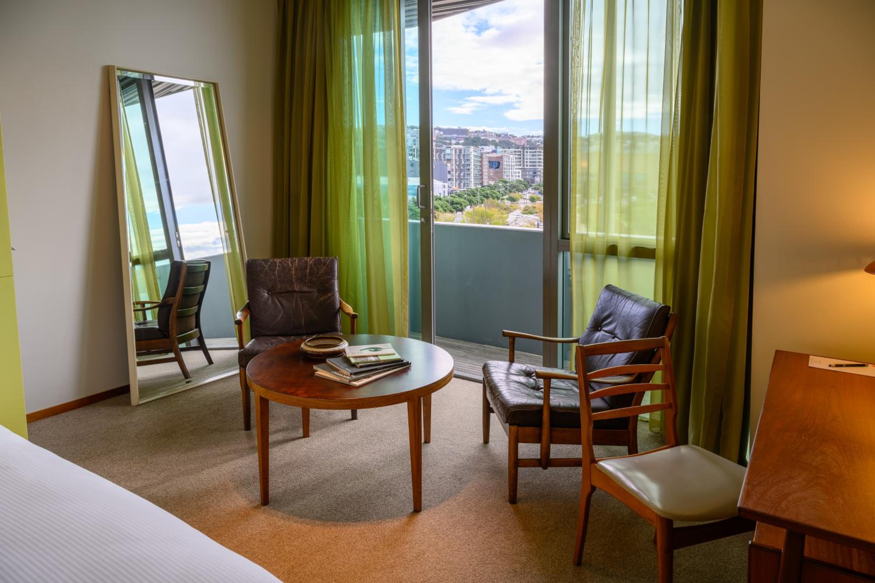 Superior King Room with City Views - Photo 20