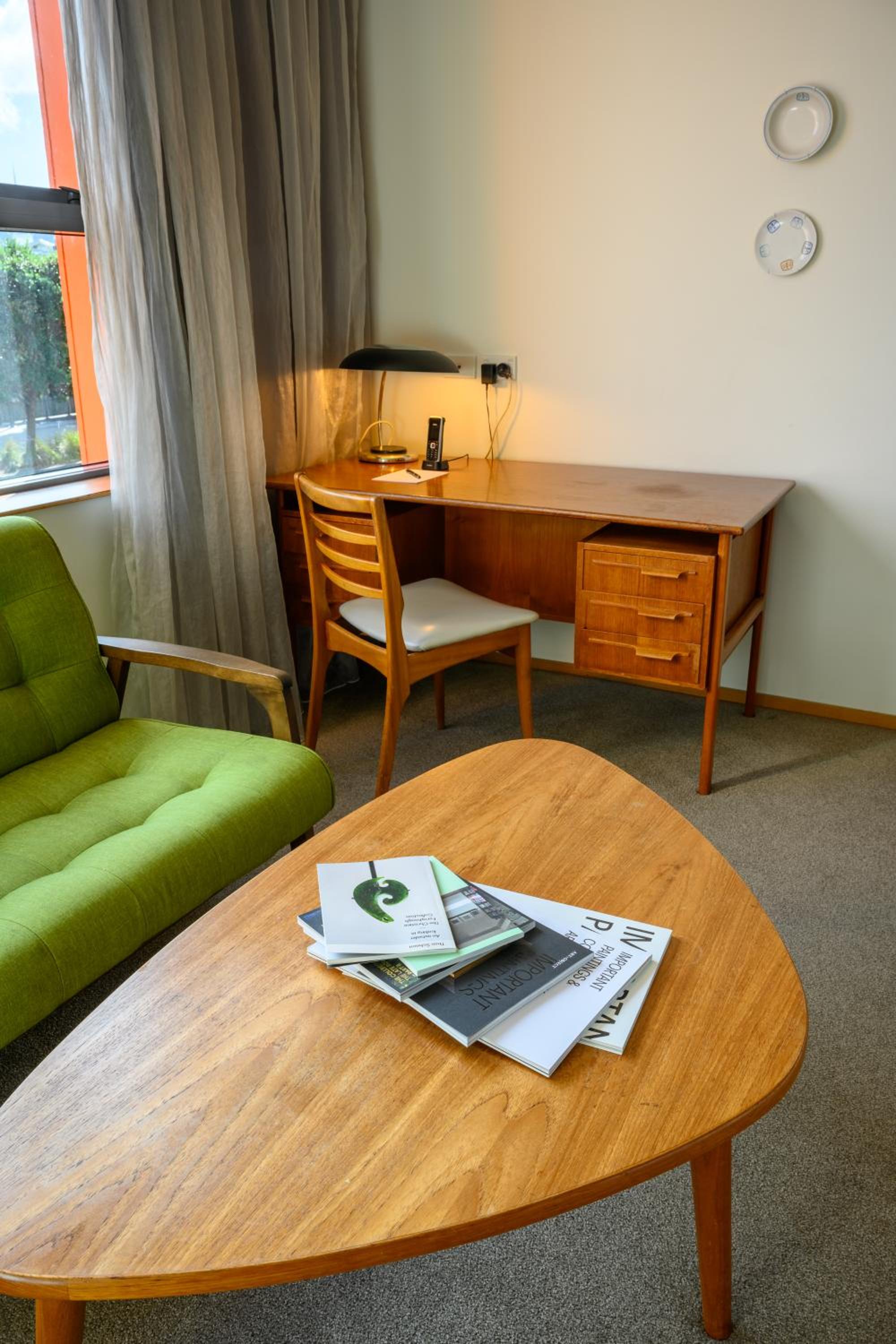 Superior King Room with City Views - Photo 18