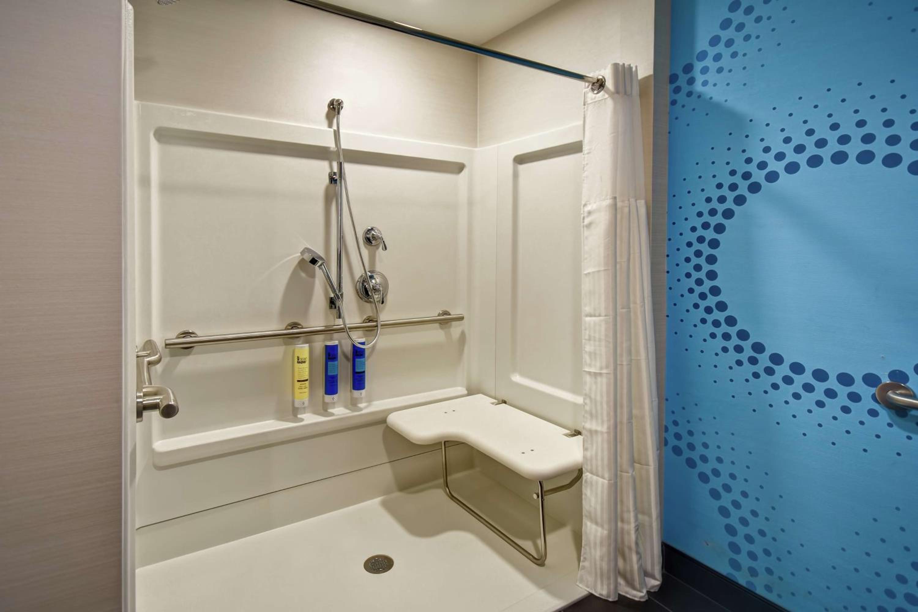 King Room with Roll-In Shower - Mobility Access photo 1