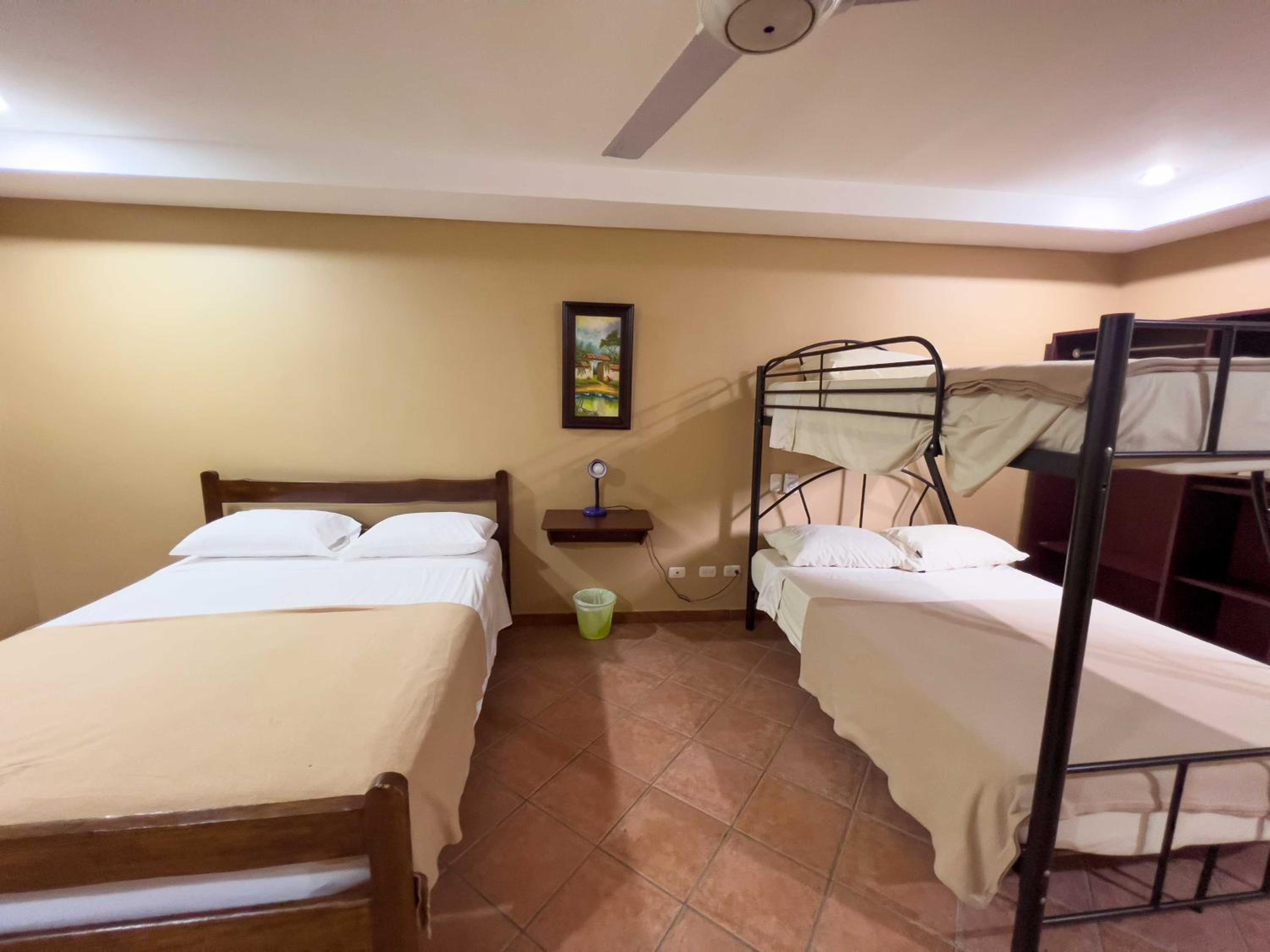 Quadruple Room with Private Bathroom photo 3