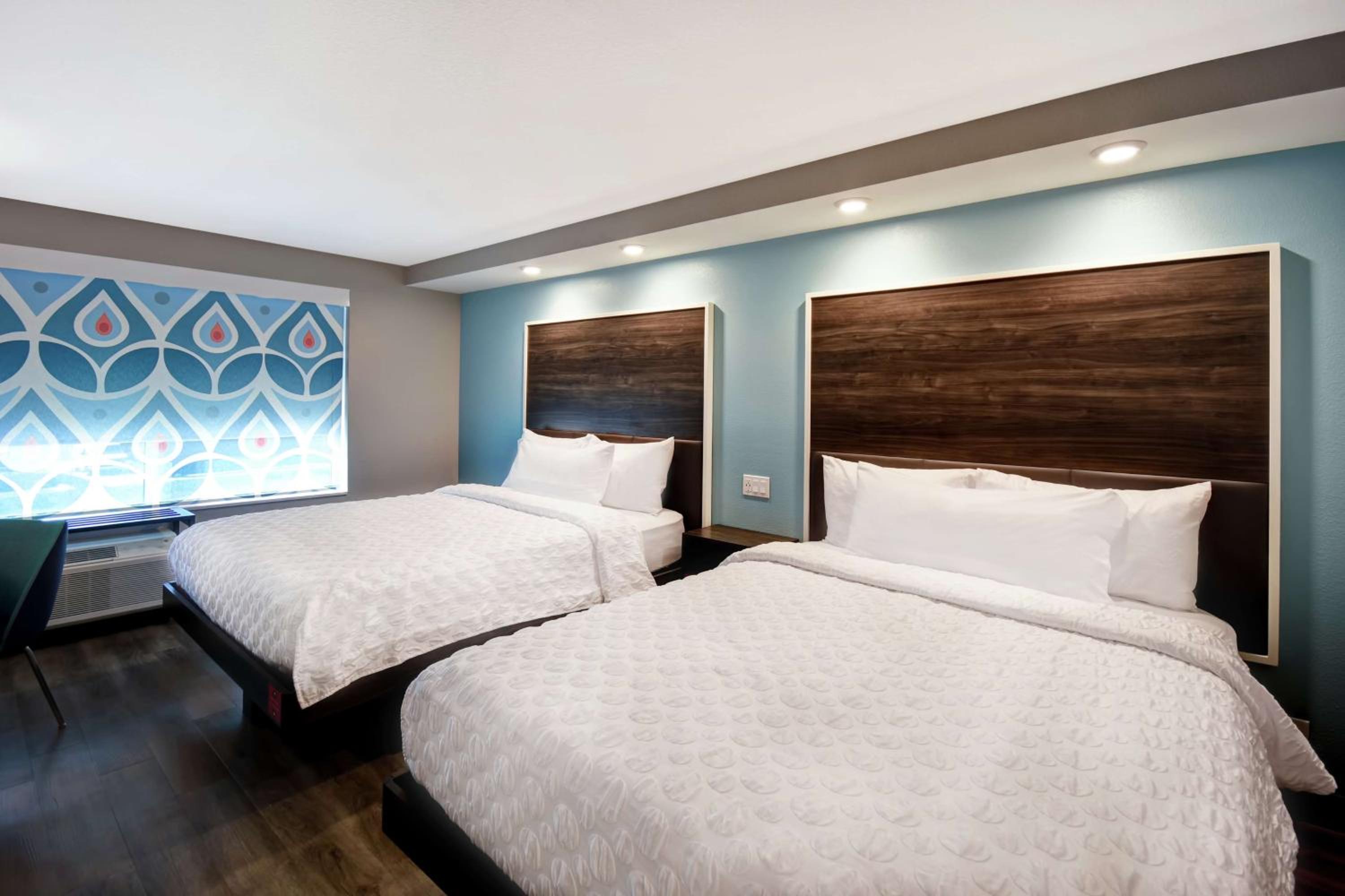 Queen Room with Two Queen Beds - Hearing Access photo 1
