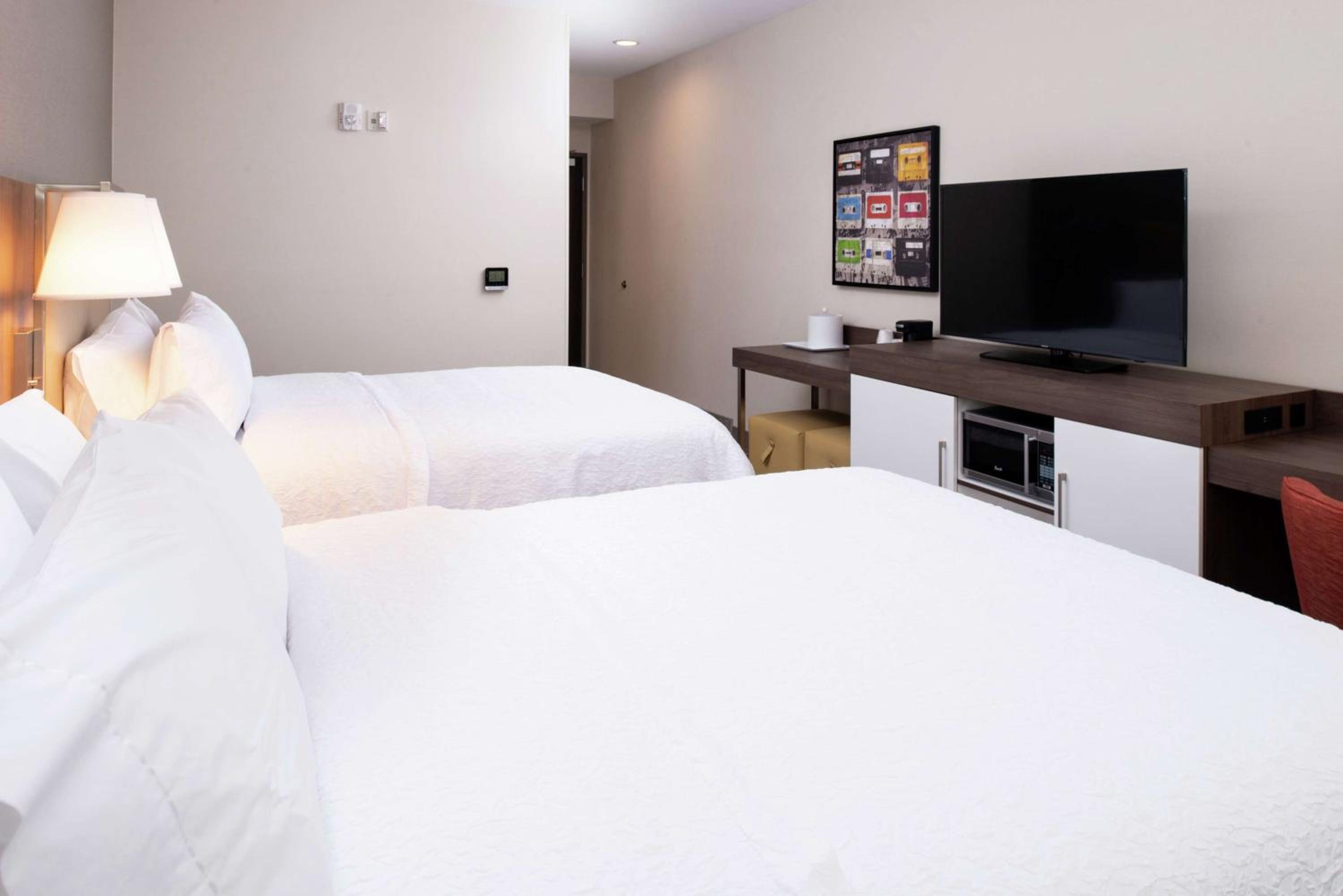 Queen Room with Two Queen Beds - Hearing Accessible