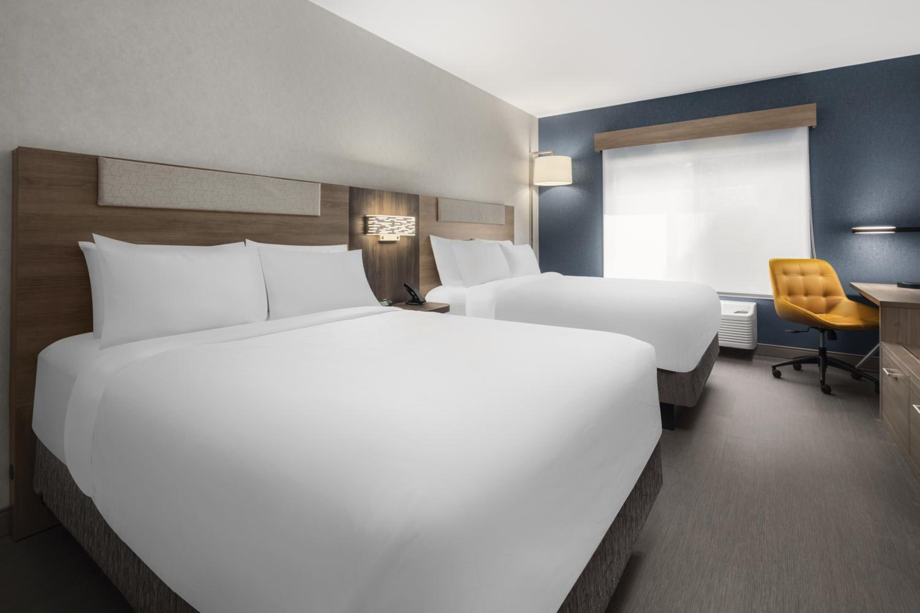 Queen Room with Two Queen Beds - Mobility Access Tub/Non-Smoking - Photo 1