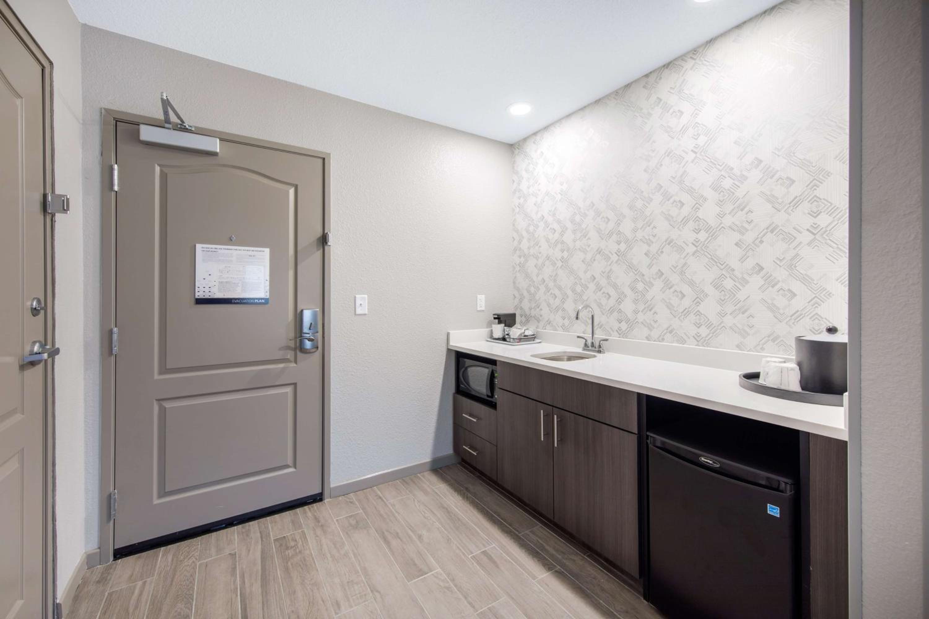 King Studio Suite - Hearing Accessible/Non-Smoking - Photo 4