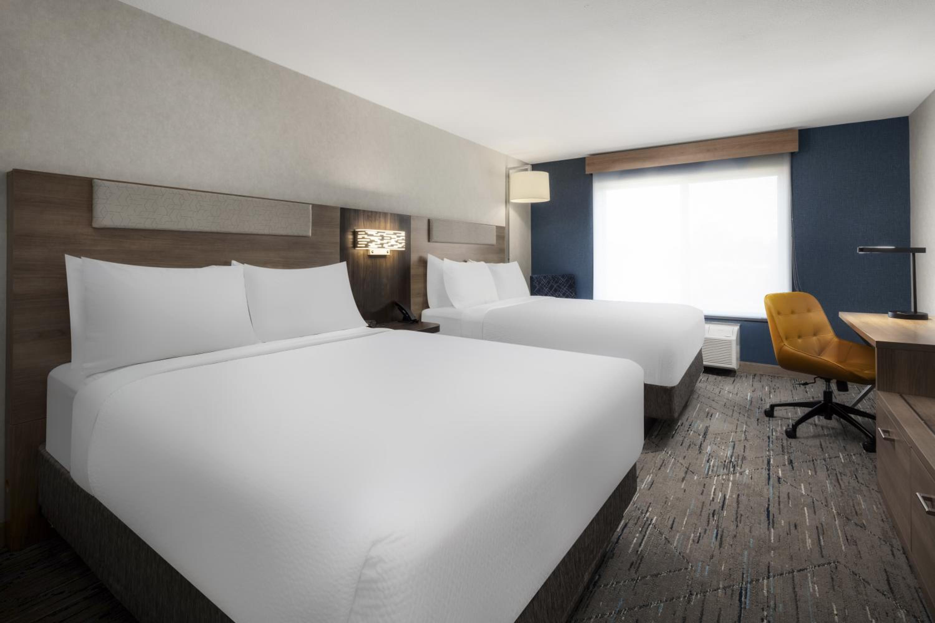 Standard Room with Two Queen Beds - Photo 1
