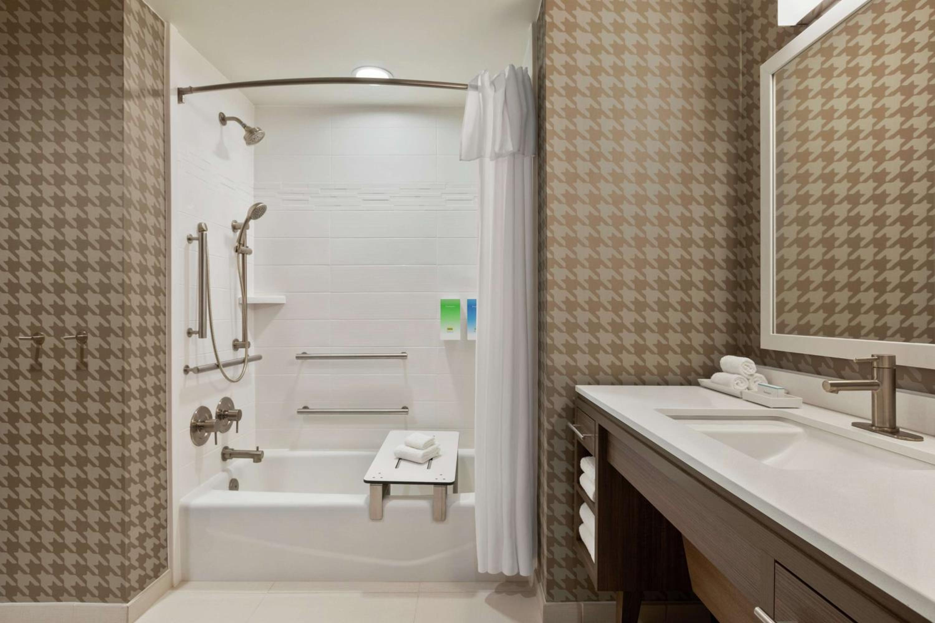 Queen Studio with Two Queen Beds - Mobility Access/Non-Smoking