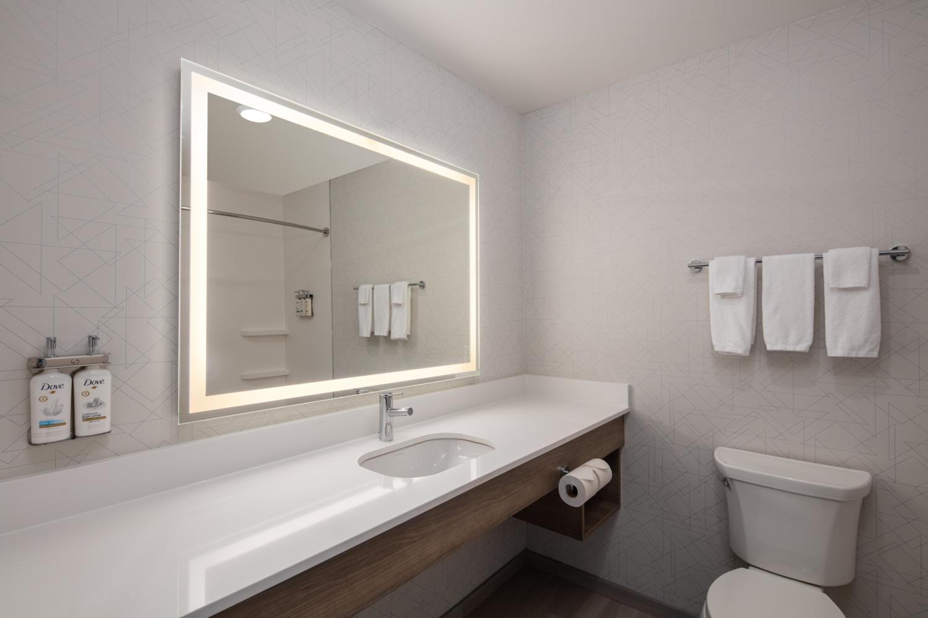 Standard King Room - Photo 8