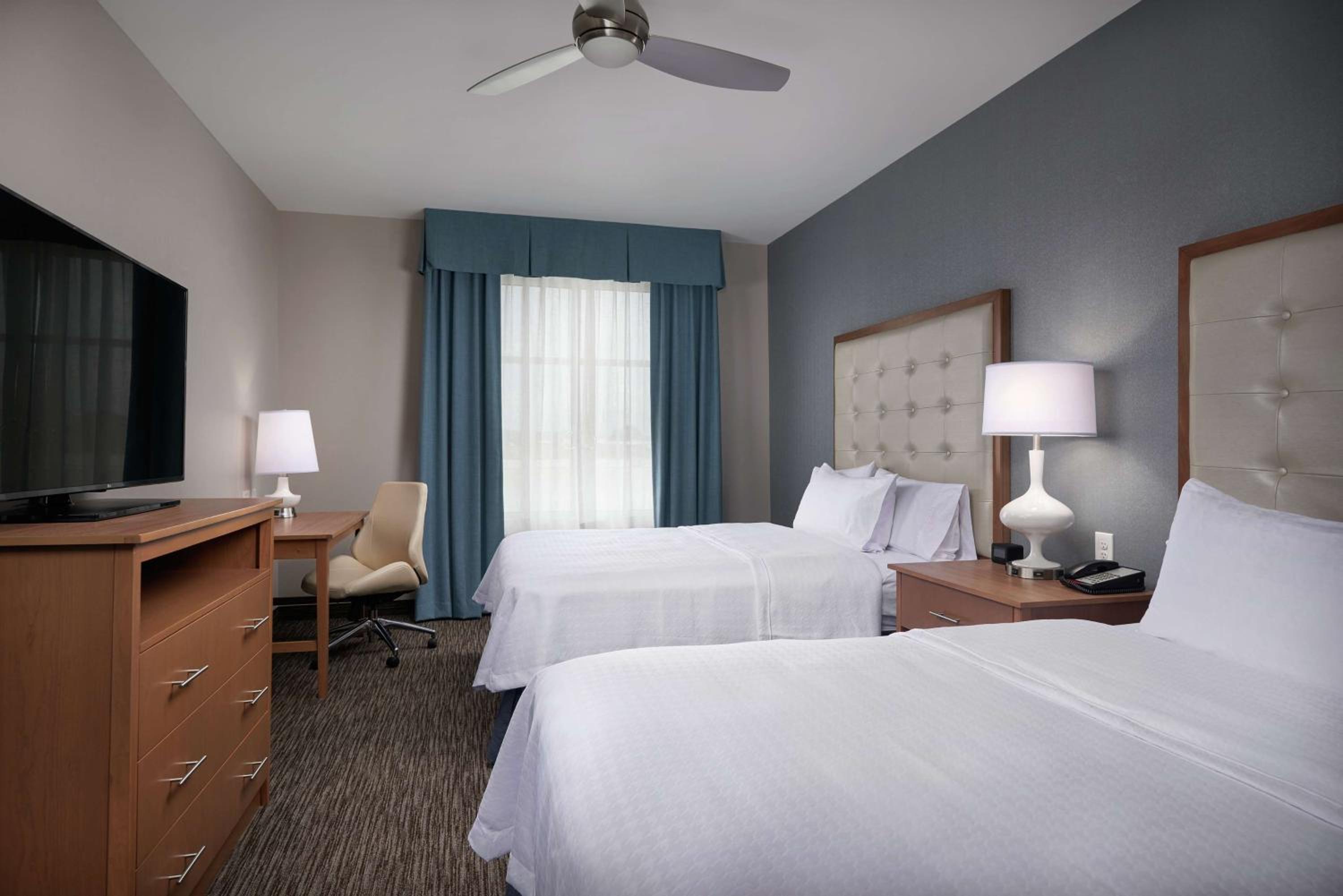 One-Bedroom Queen Suite with Two Queen Beds - Non-Smoking
