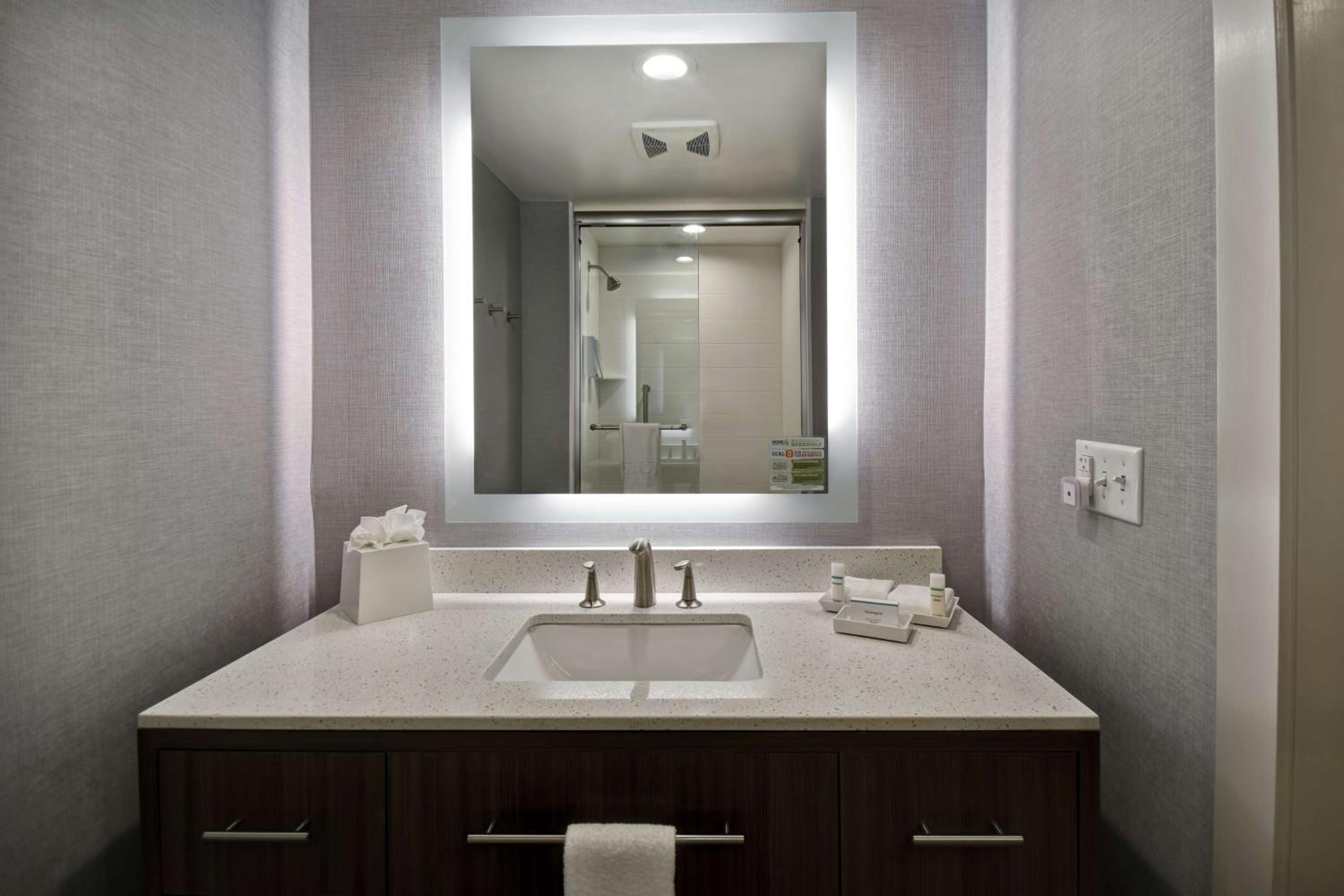 King Studio Suite - Hearing Access/Non-Smoking photo 3