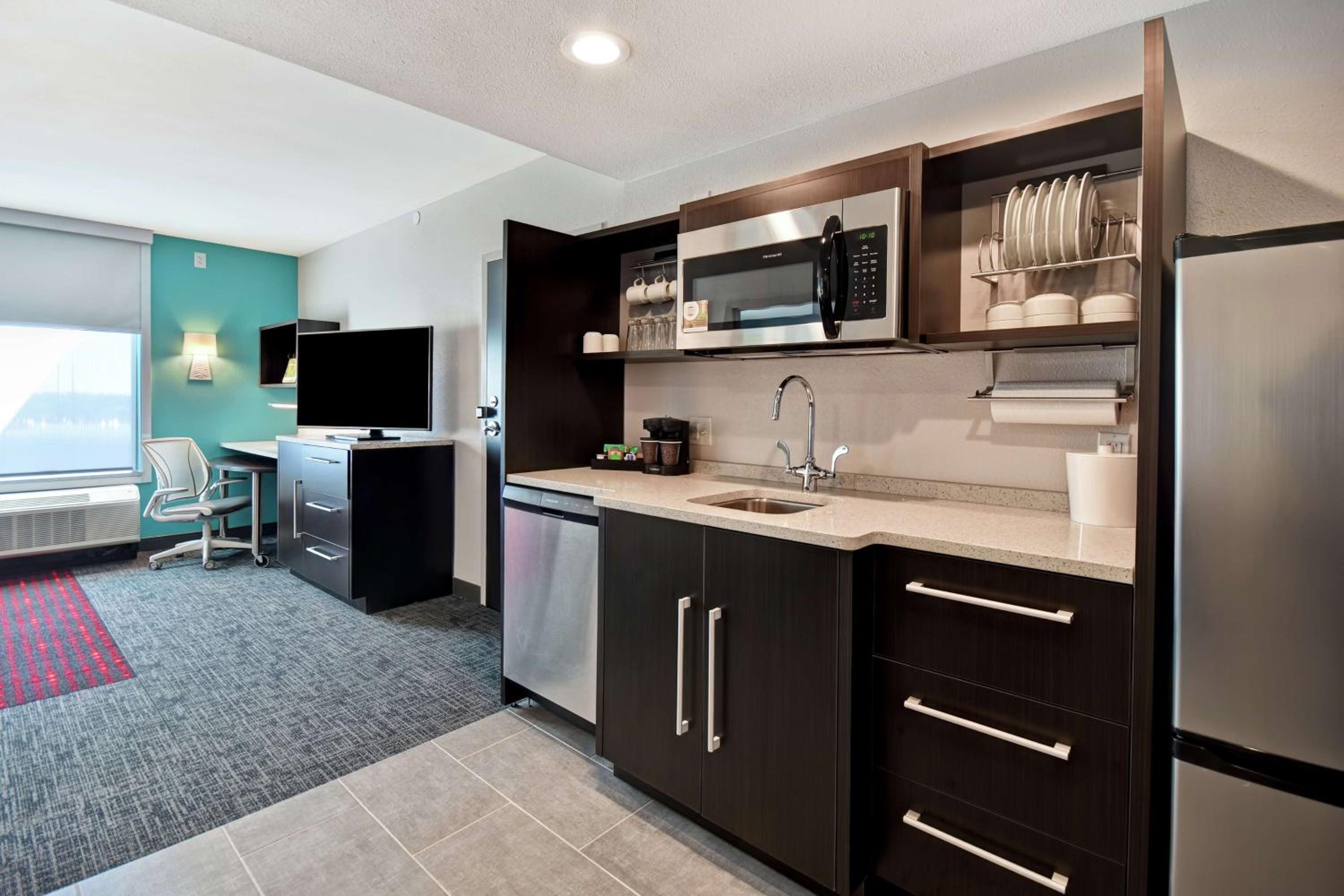 One-Bedroom King Suite - Non-Smoking photo 2