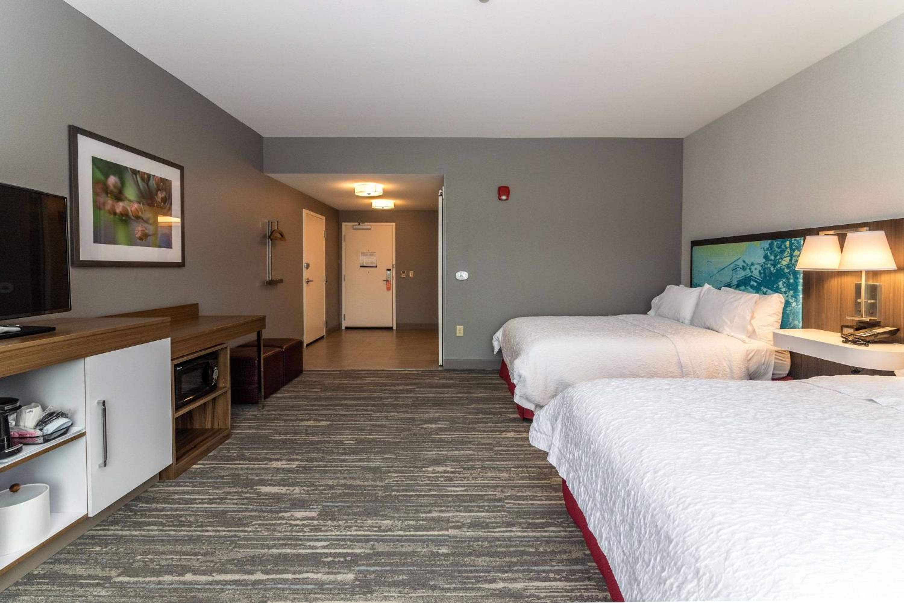 Queen Room with Bath Tub - Mobility Access/Non-Smoking
