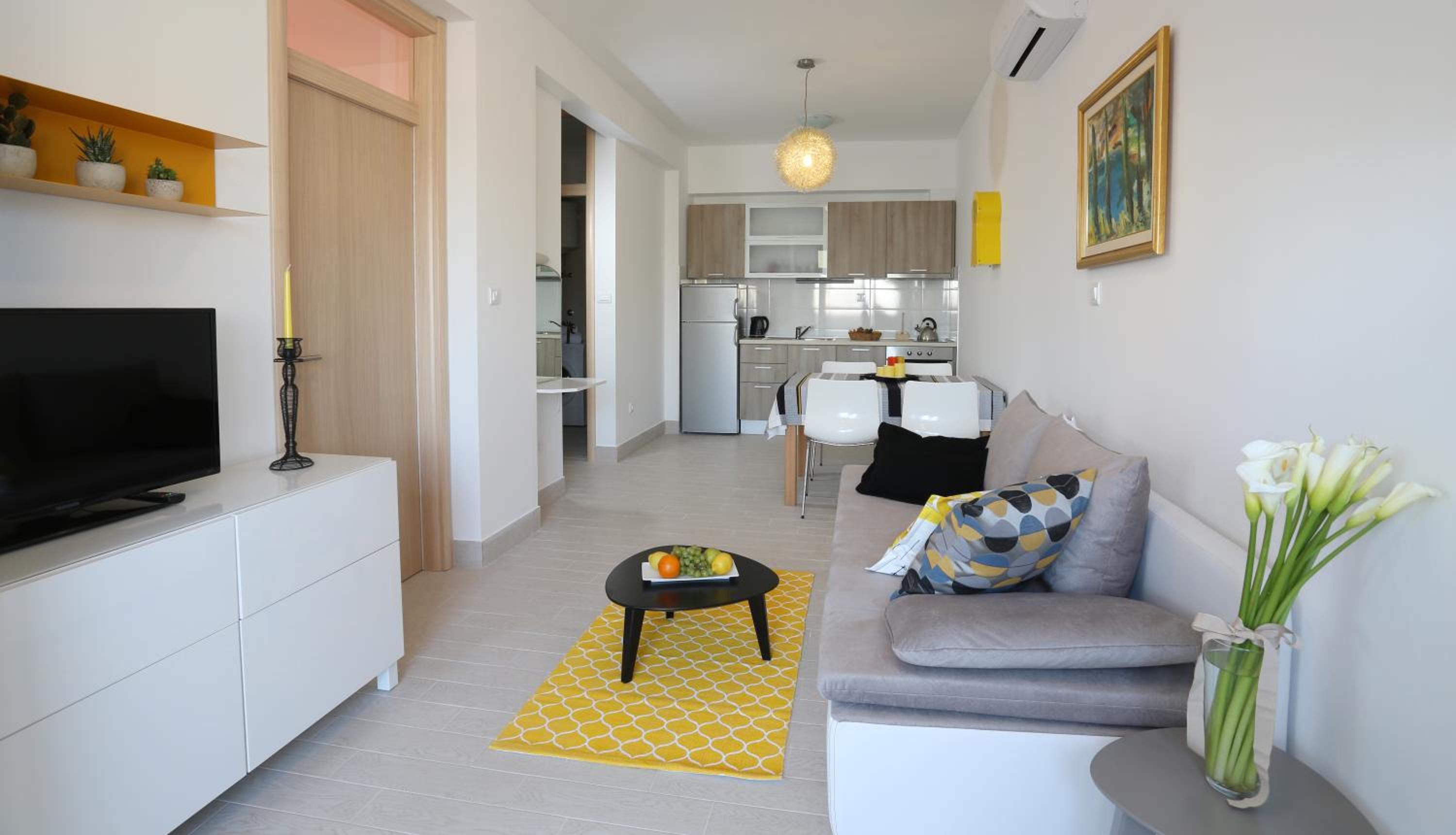 Apartment with Pool View 