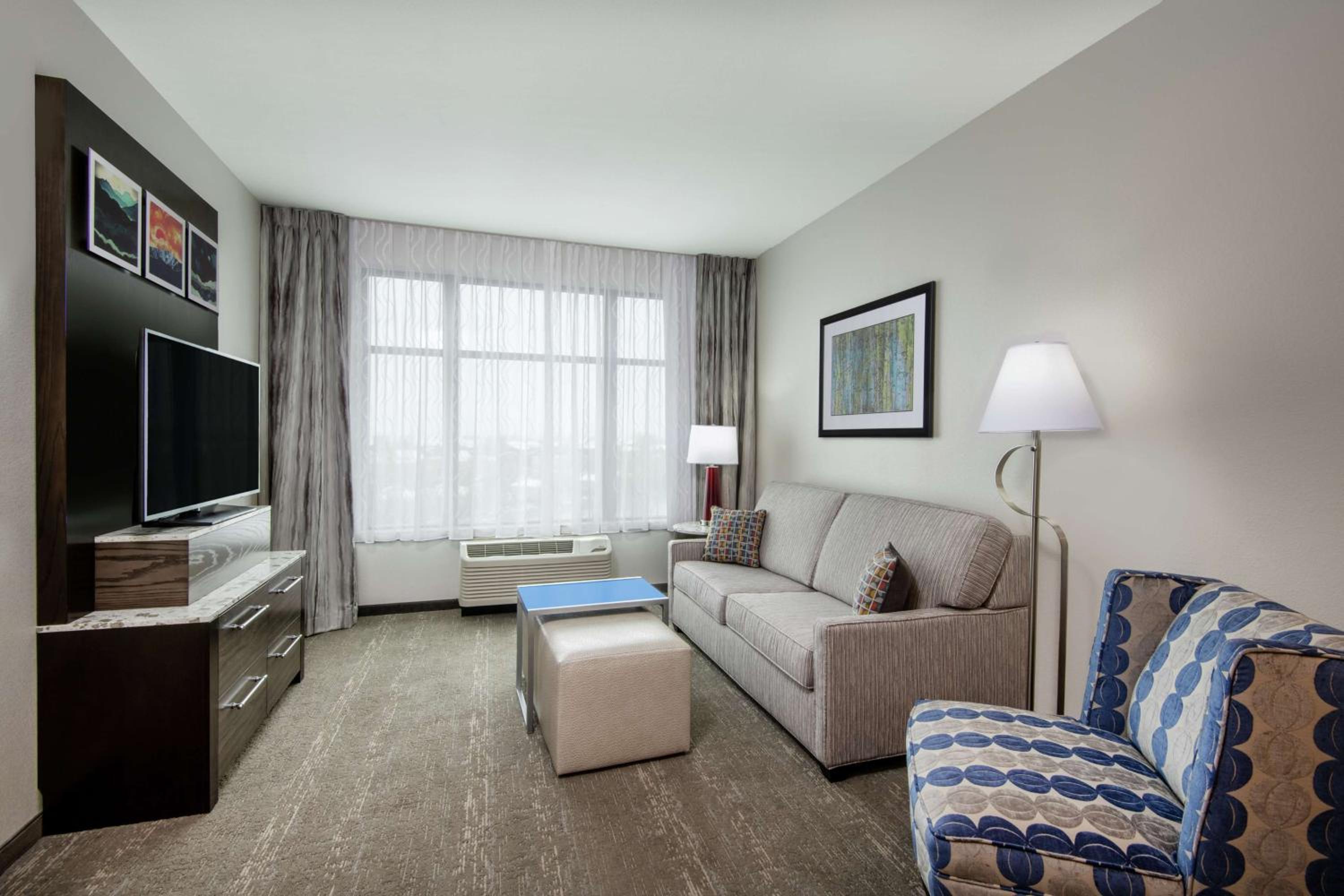 One-Bedroom King Suite - Non-Smoking photo 3