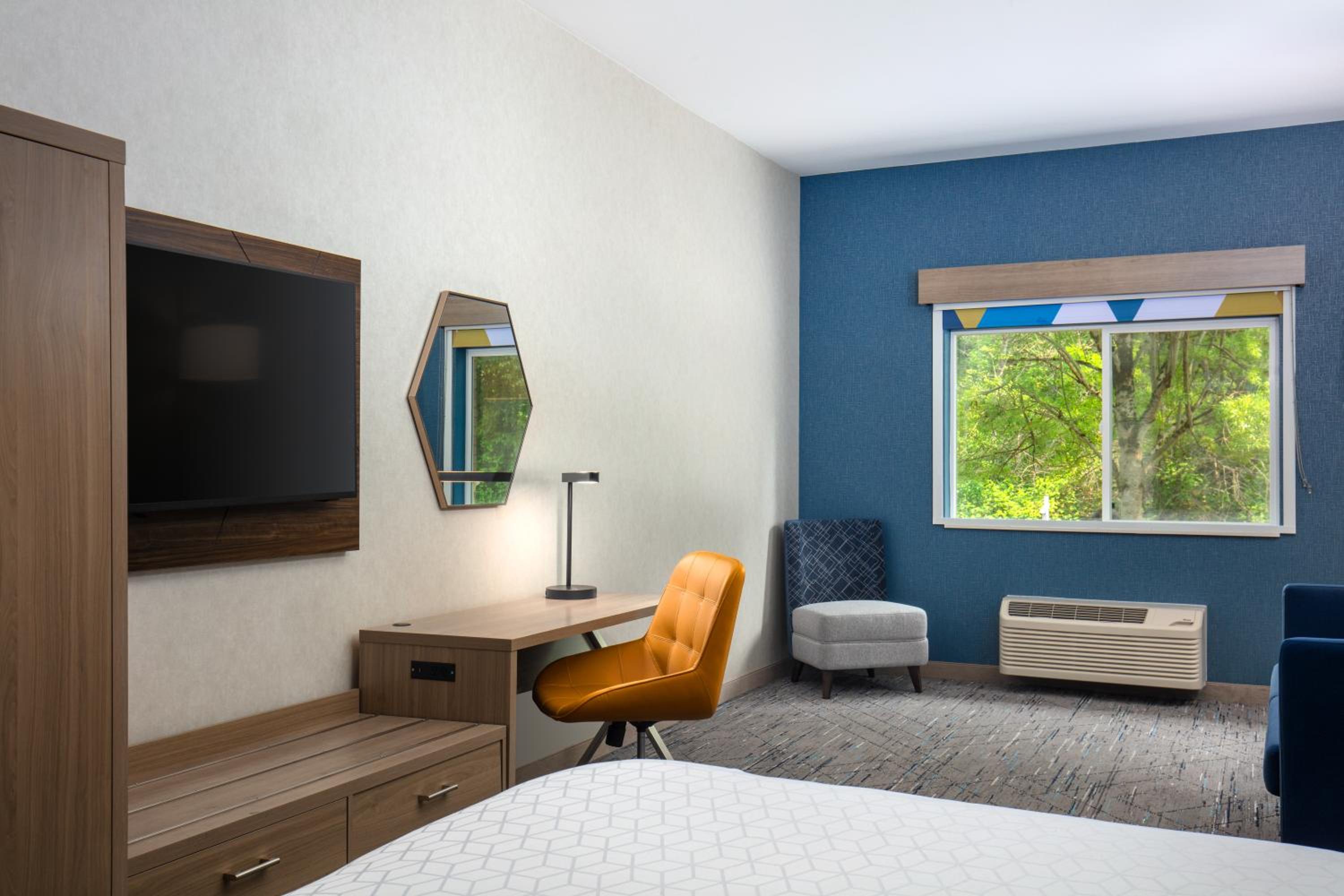King Suite with Sofa Bed - Photo 3