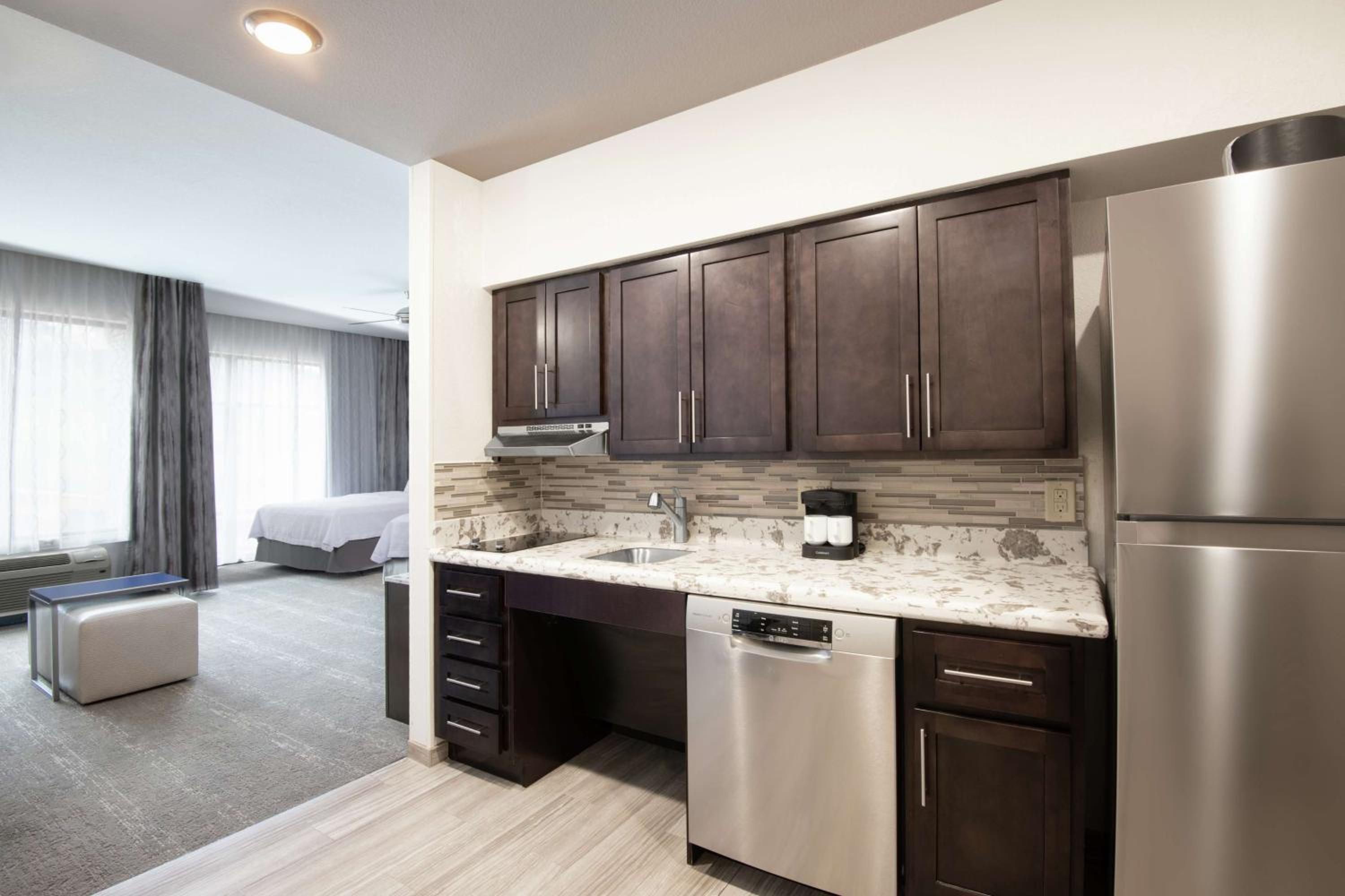 Queen Studio with Two Queen Beds - Mobility and Hearing Access/Non-Smoking photo 3