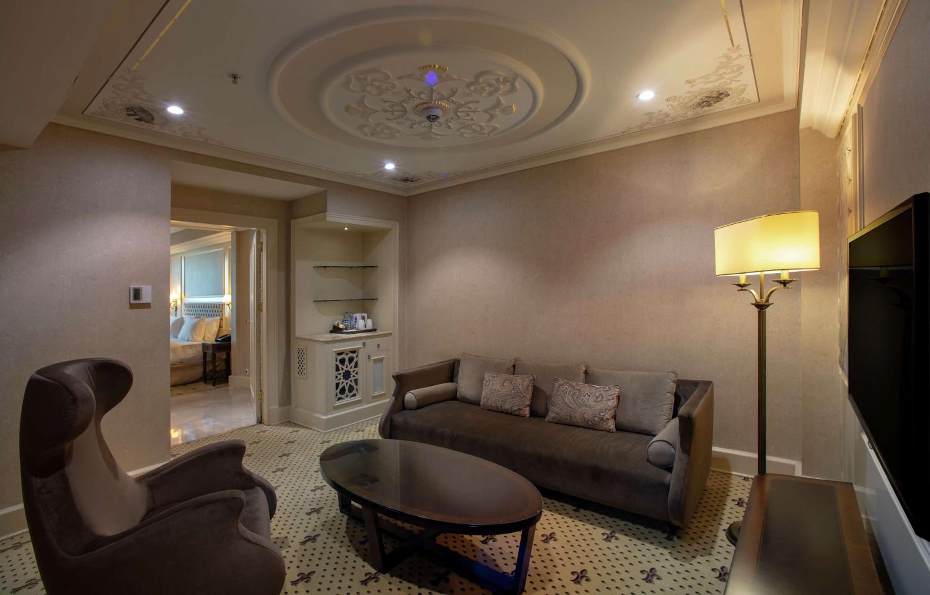 One-Bedroom King Suite
