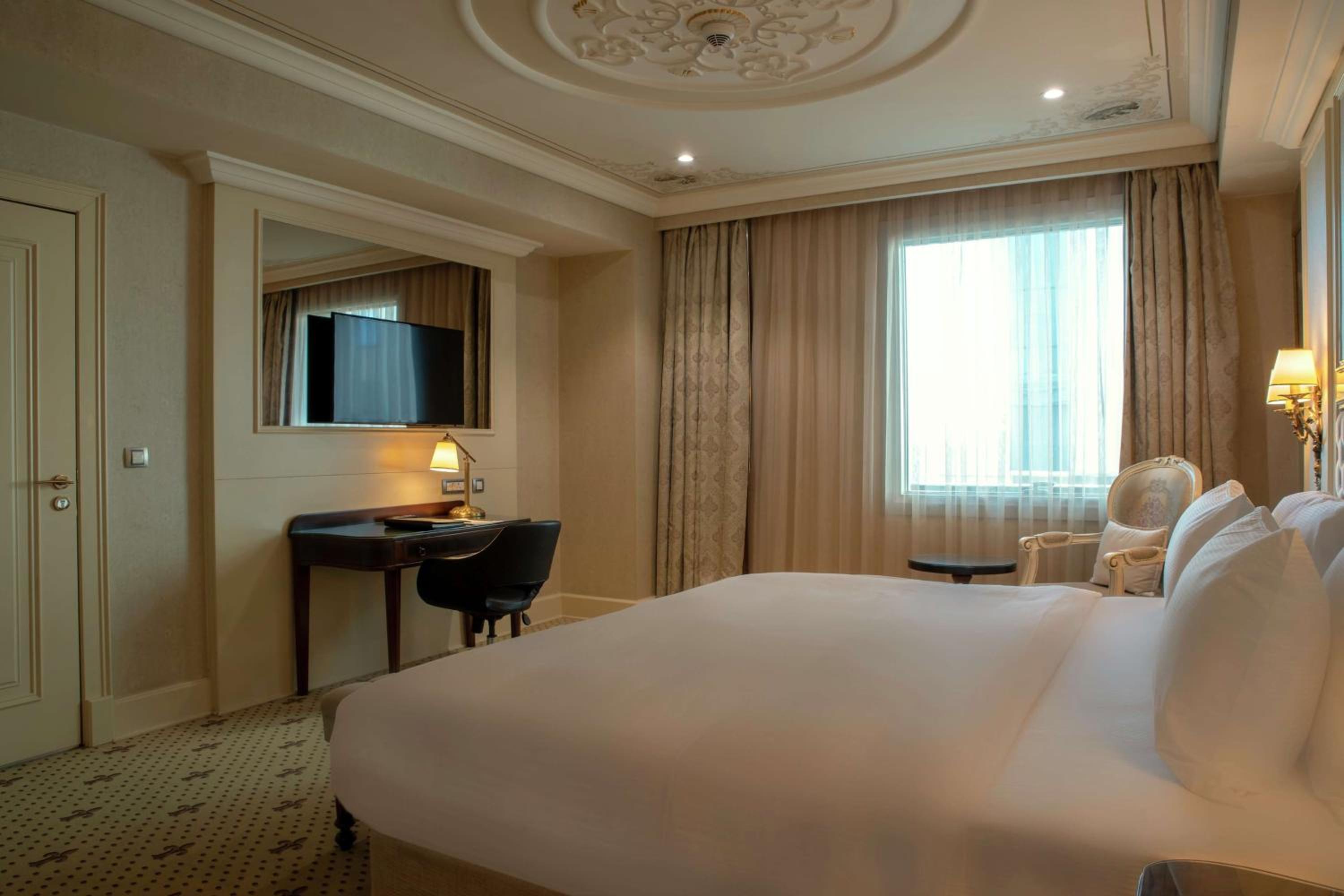 One-Bedroom King Suite