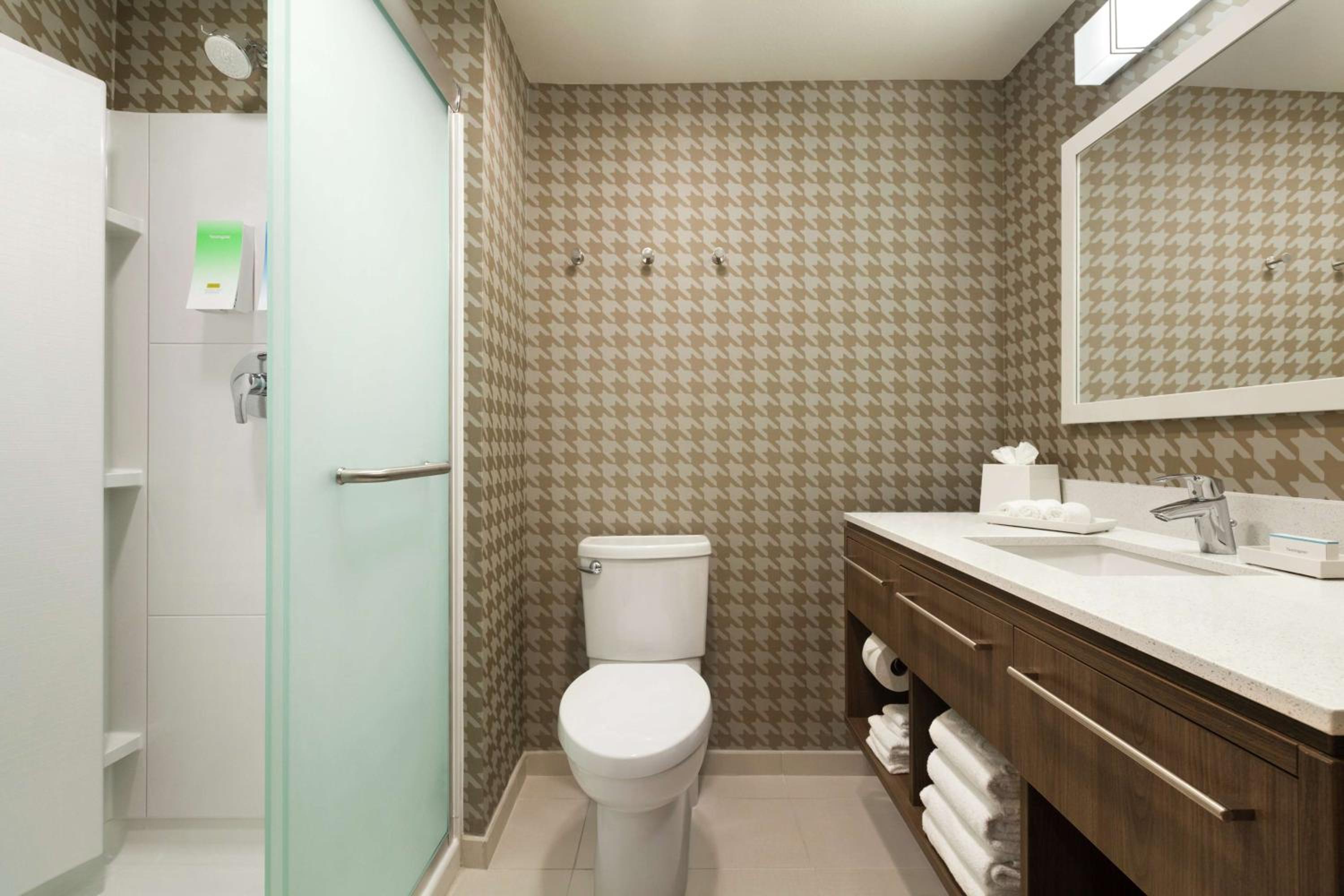 One-Bedroom Queen Suite - Non-Smoking photo 2