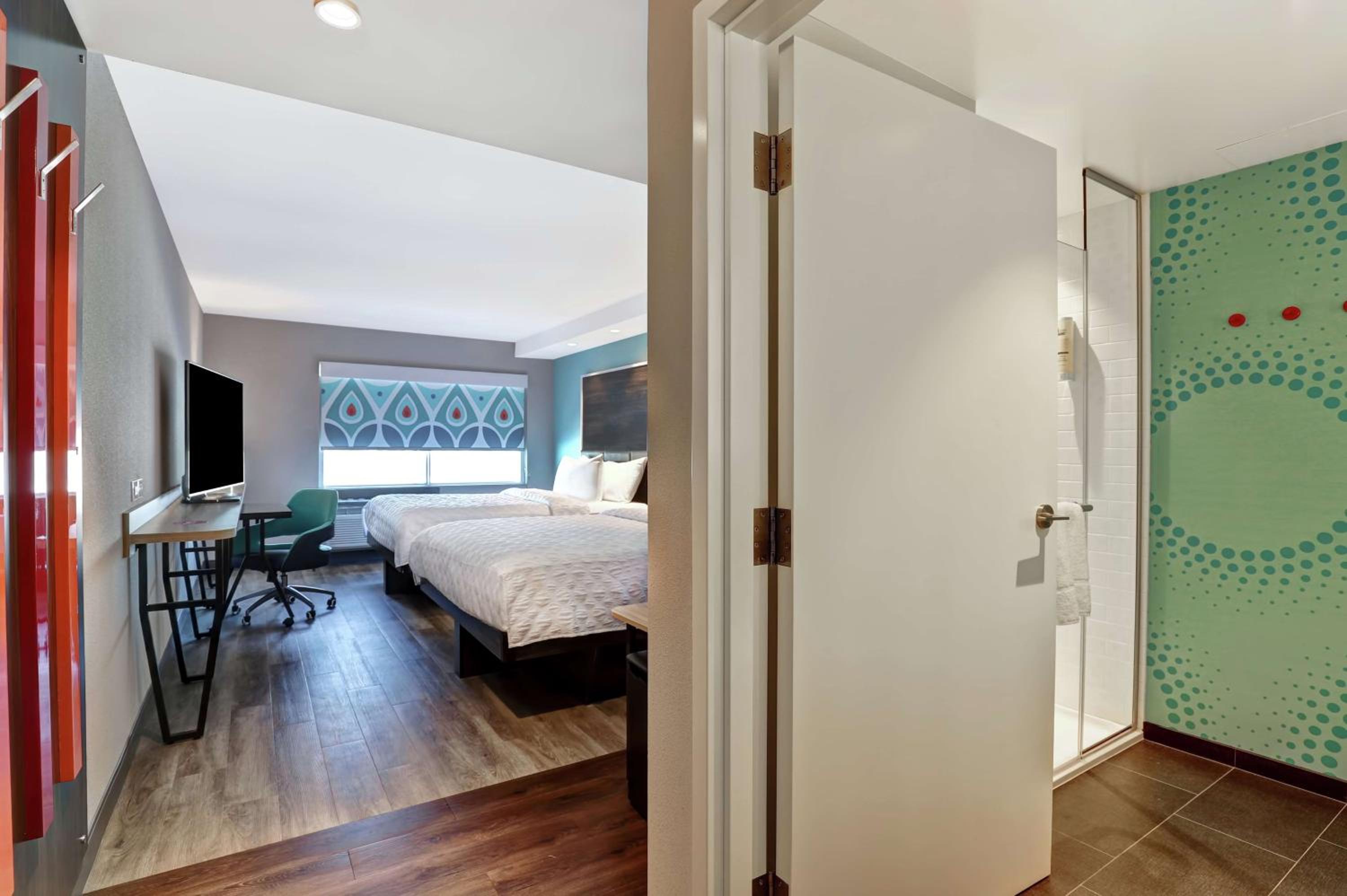 Queen Room with Two Queen Beds photo 1
