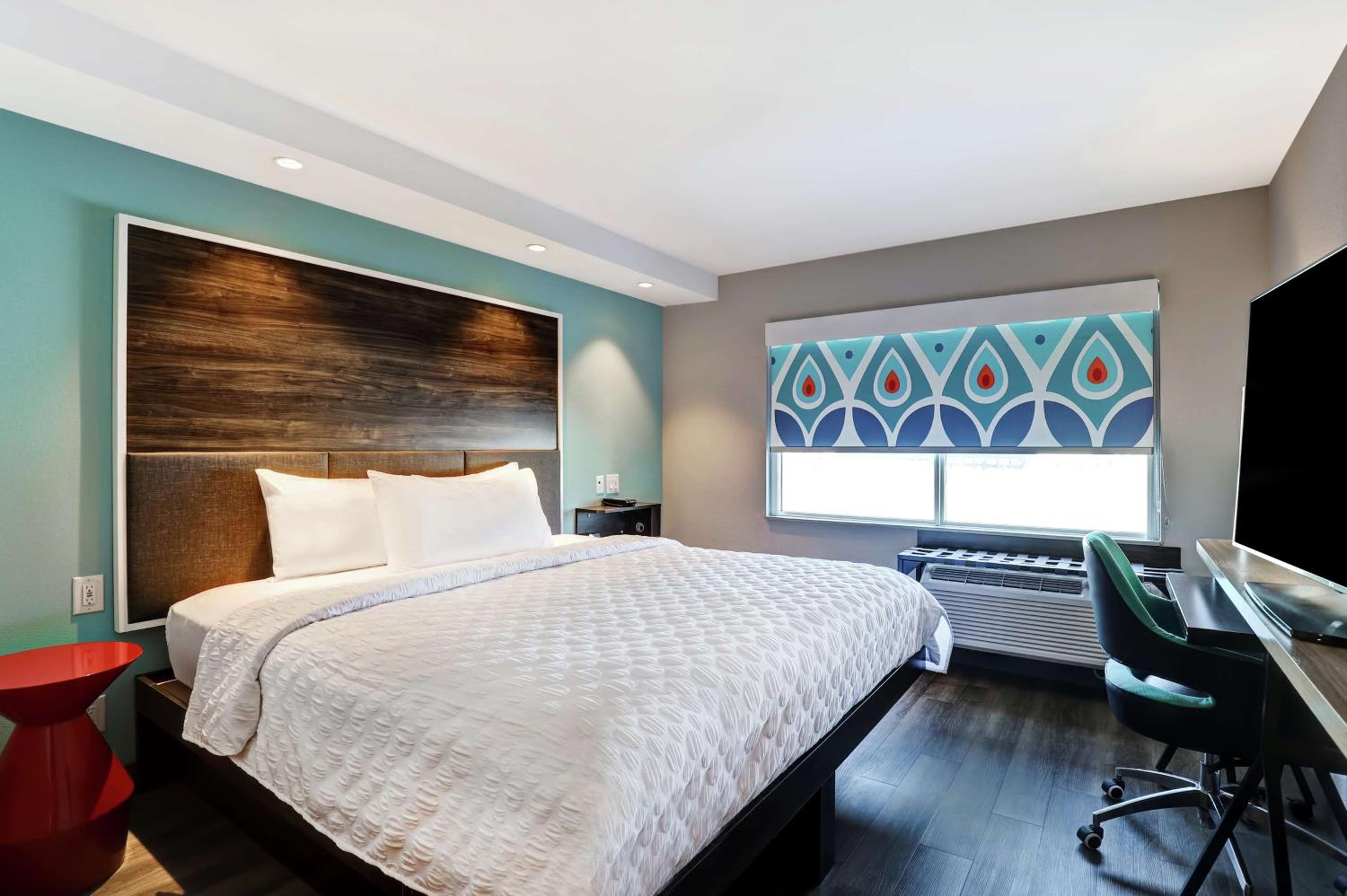 Queen Room with Two Queen Beds photo 3