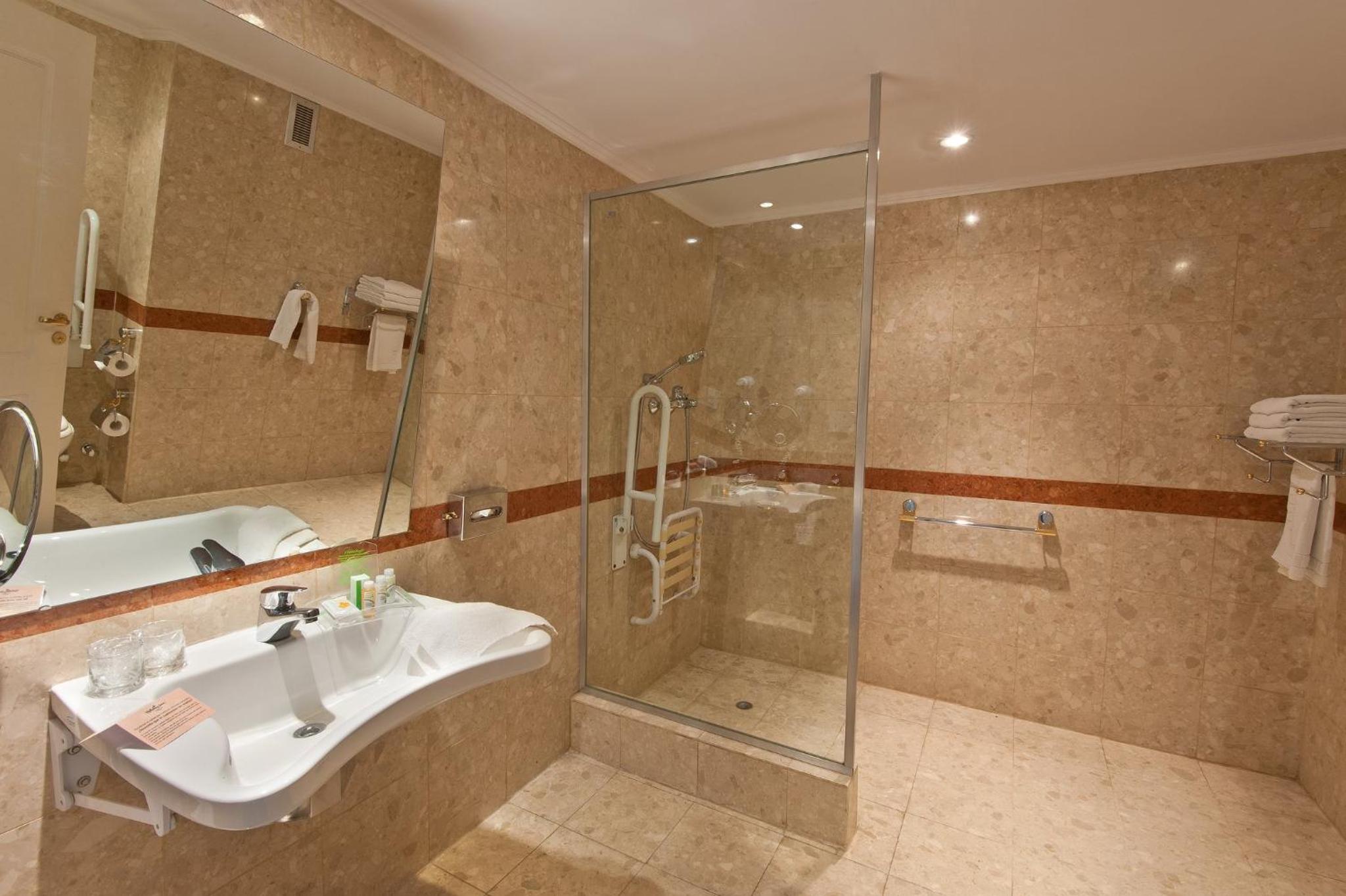 King Mobility Accessible Tub Non-Smoking