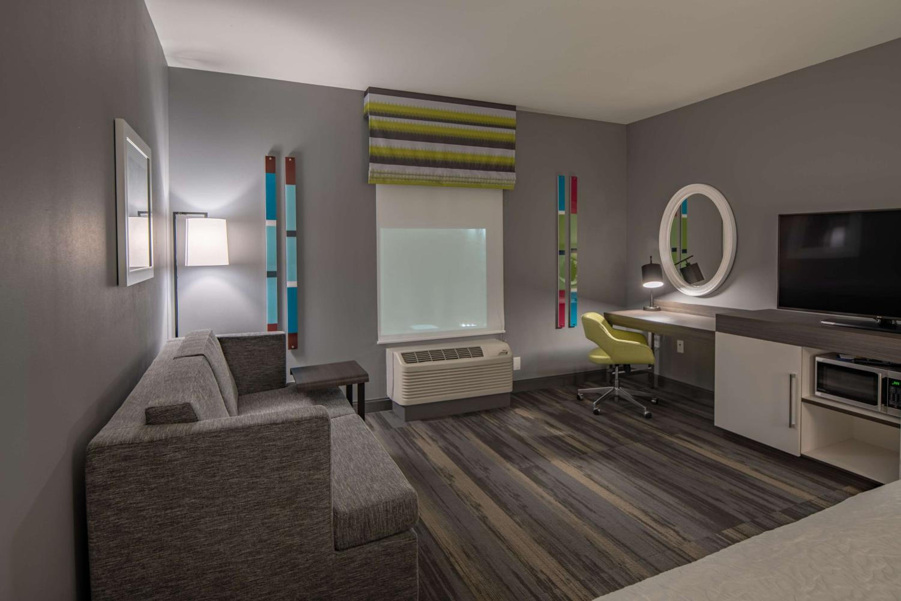 King Room with Sofa Bed photo 1