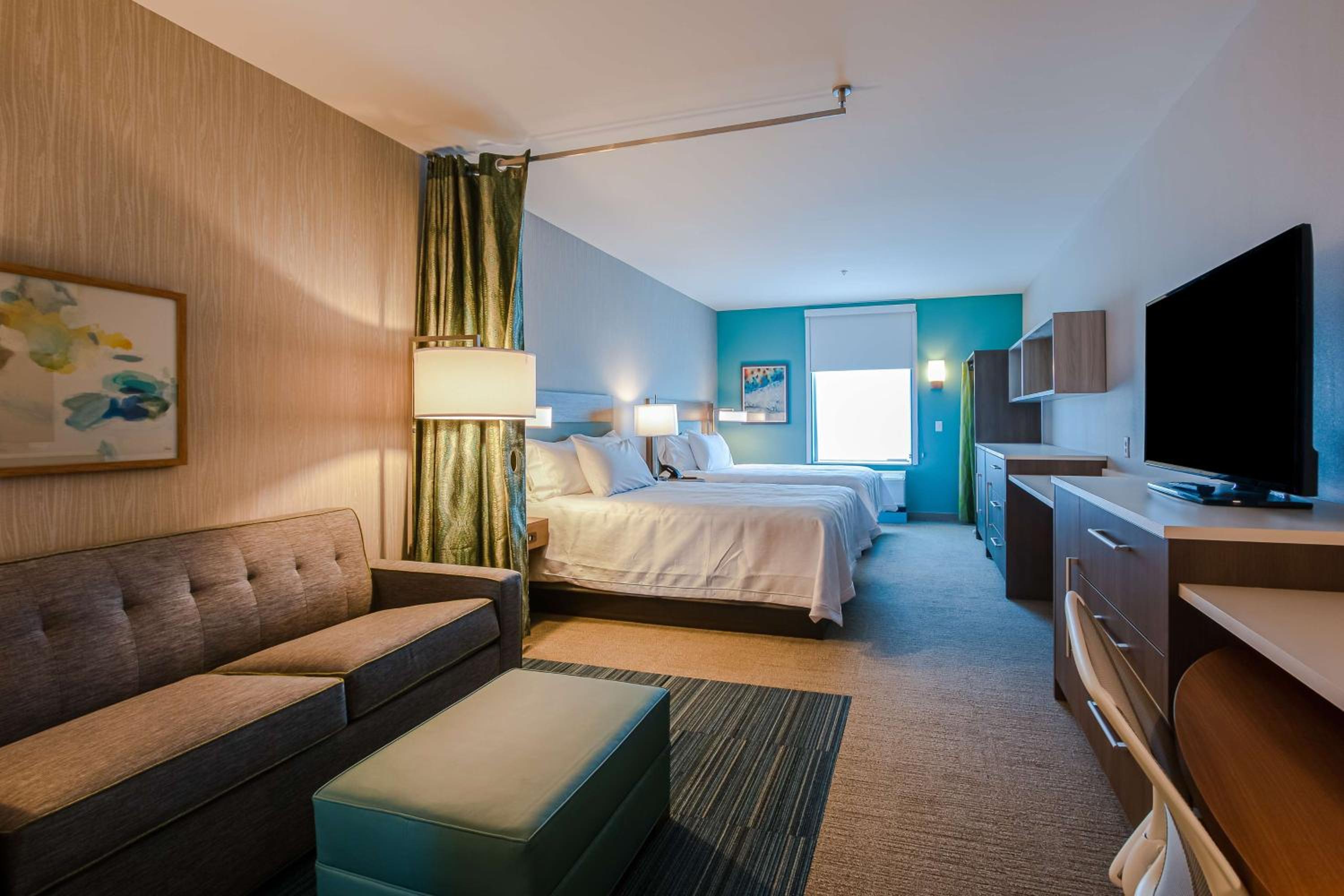 Premium Queen Studio with Two Queen Beds - Non-Smoking photo 2