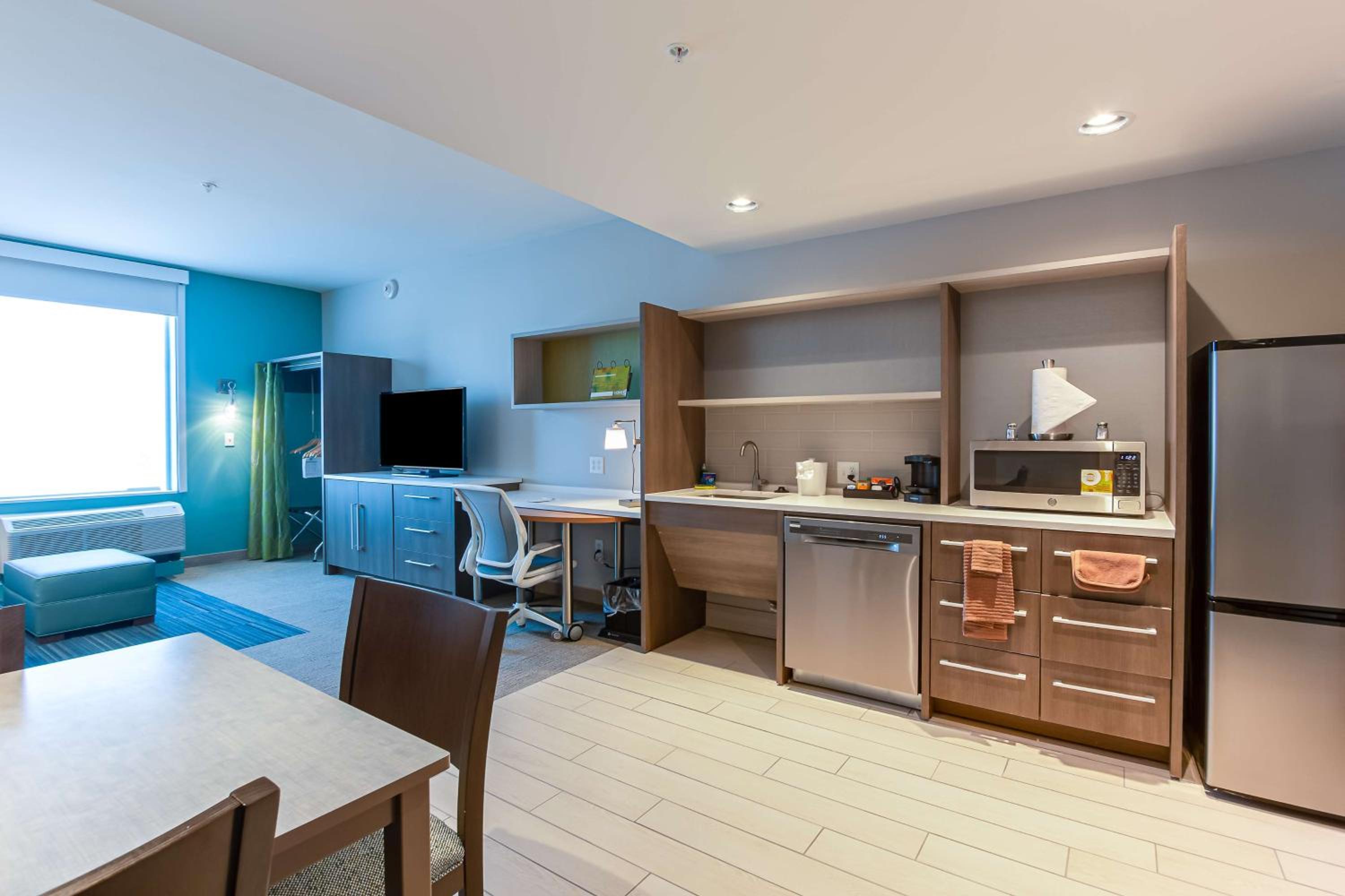 King Suite - Mobility Access/Non-Smoking photo 2