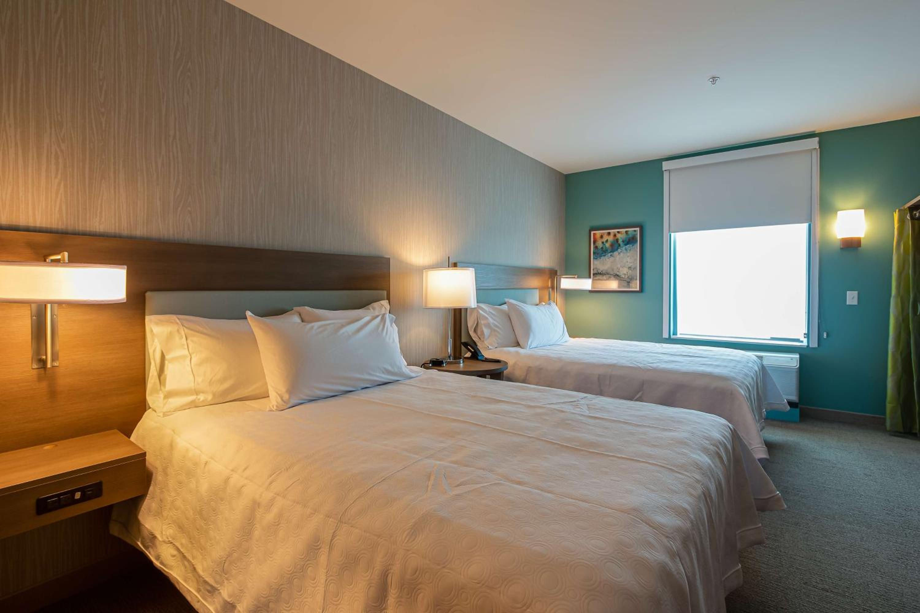 Premium Queen Studio with Two Queen Beds - Non-Smoking photo 3