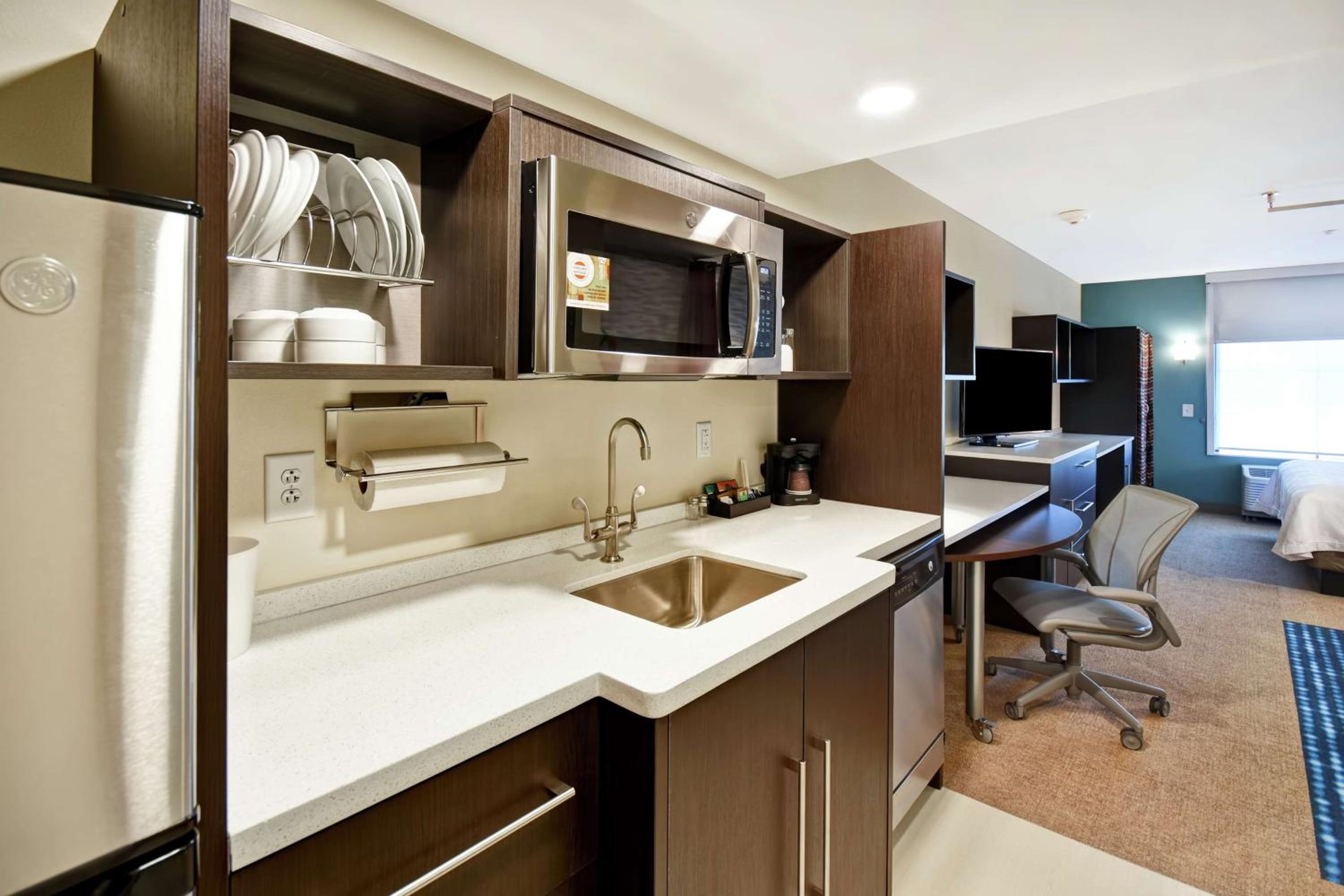 King Studio Suite - Non-Smoking photo 3