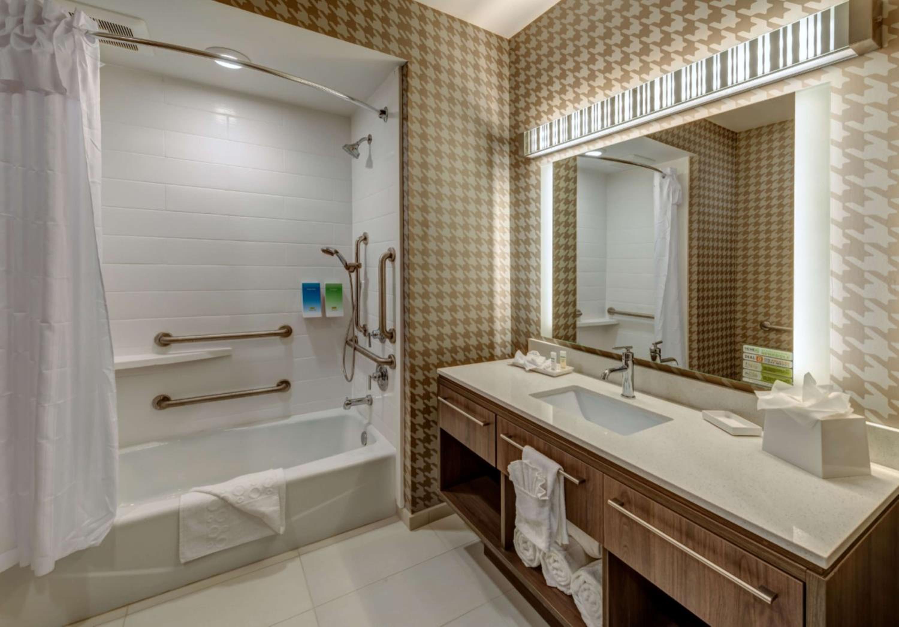 King Studio Suite - Mobility Access/Non-Smoking photo 2
