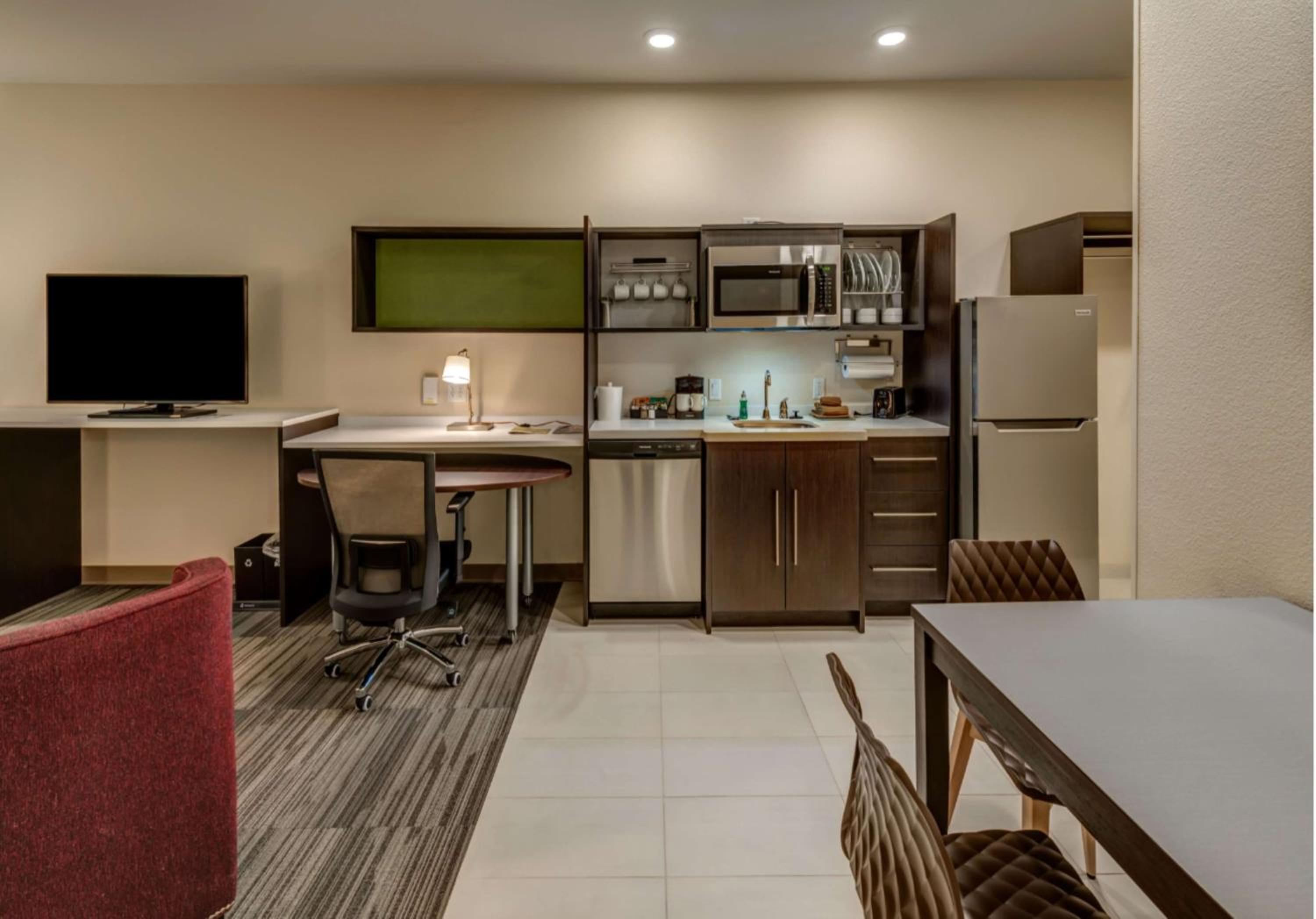 King Suite - Hearing Access/Non-Smoking photo 3