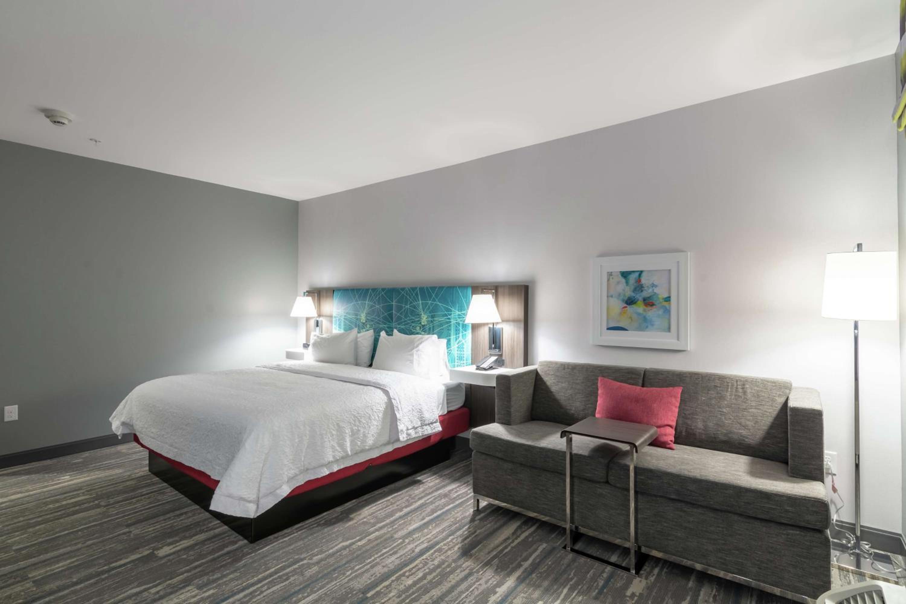 King Room with Sofa Bed - Mobility Access/Non-Smoking photo 3
