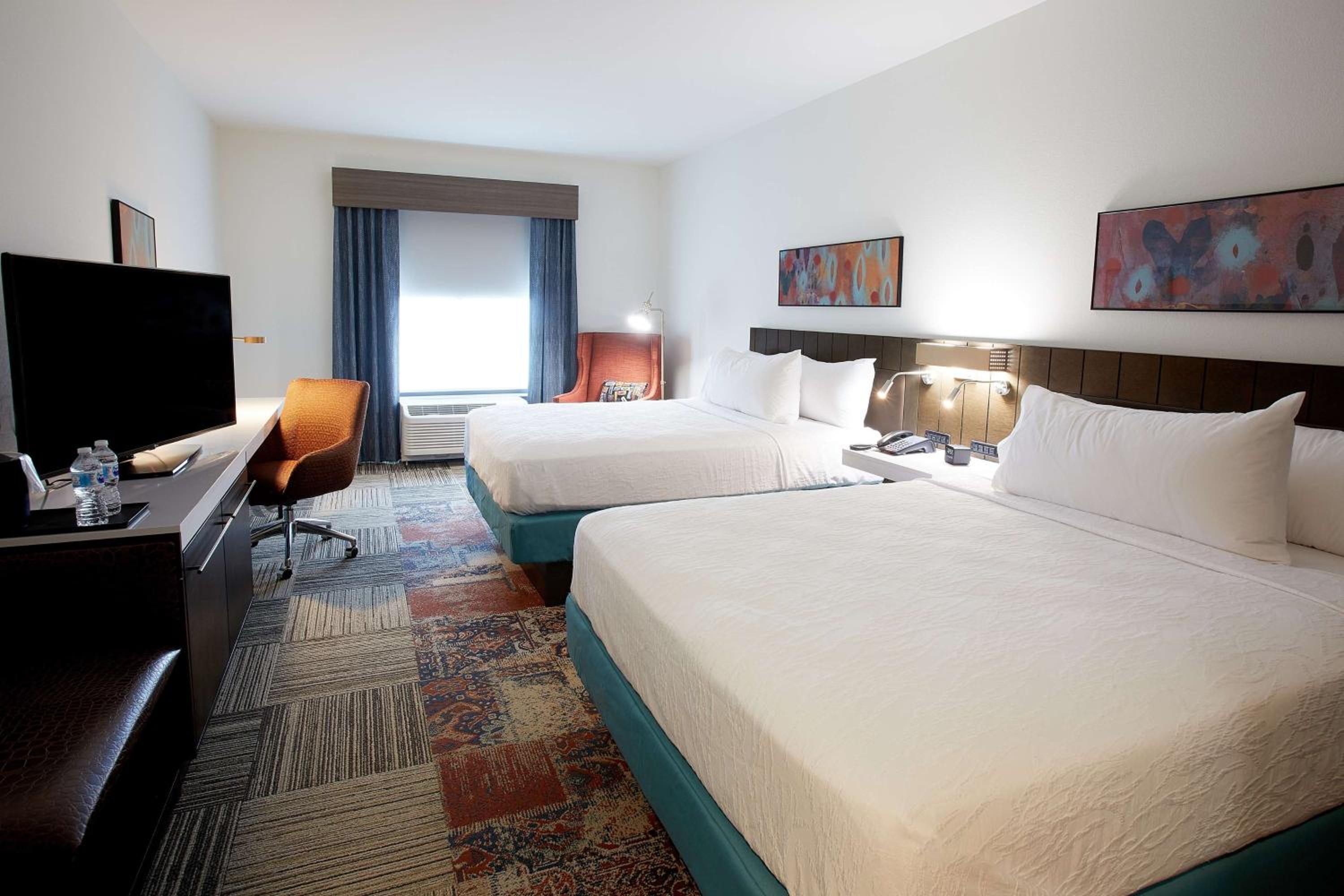 Queen Room with Two Queen Beds photo 1