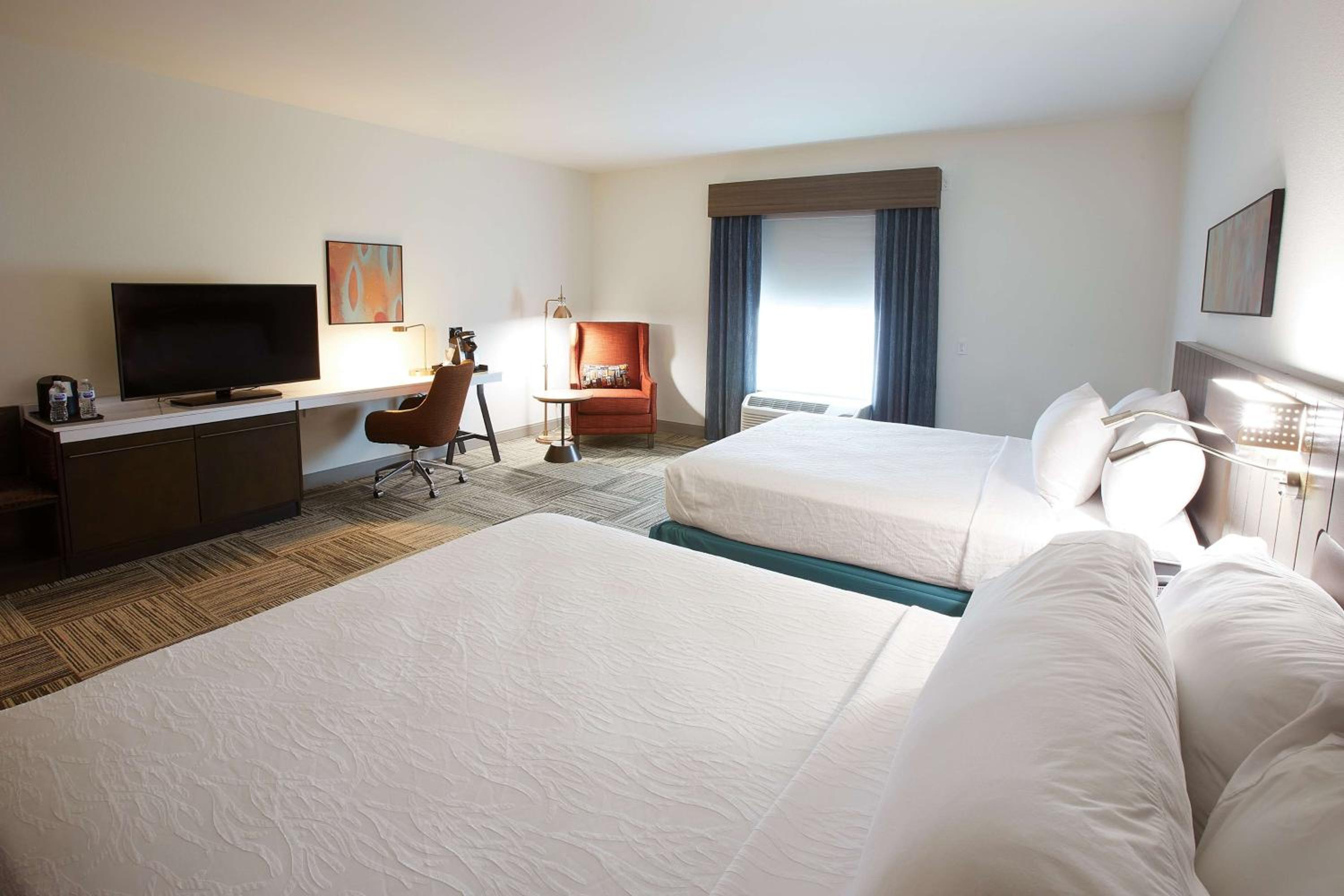 Queen Room with Two Queen Beds - Mobility and Hearing Access photo 1