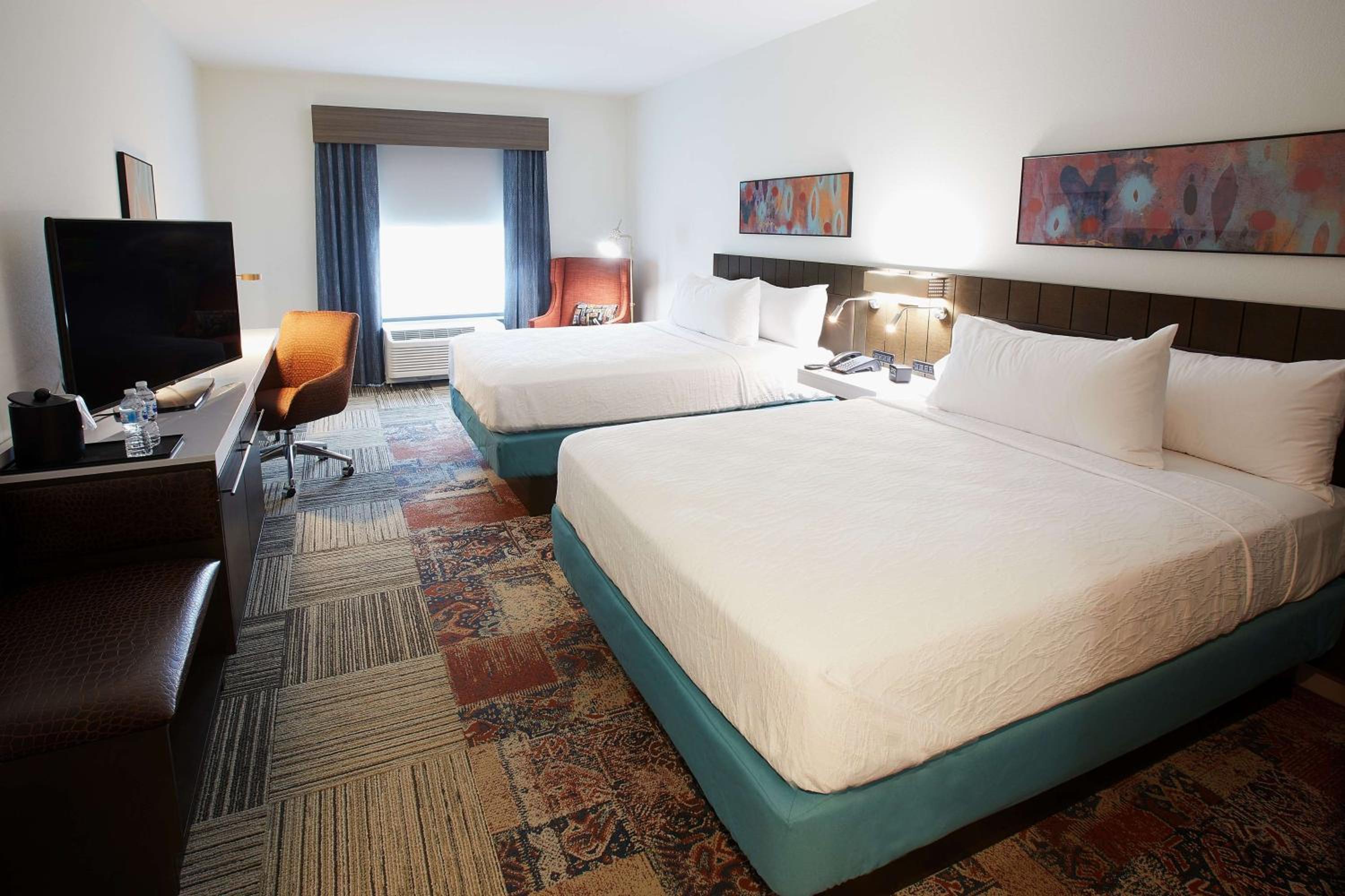 Queen Room with Two Queen Beds - Hearing Access photo 2