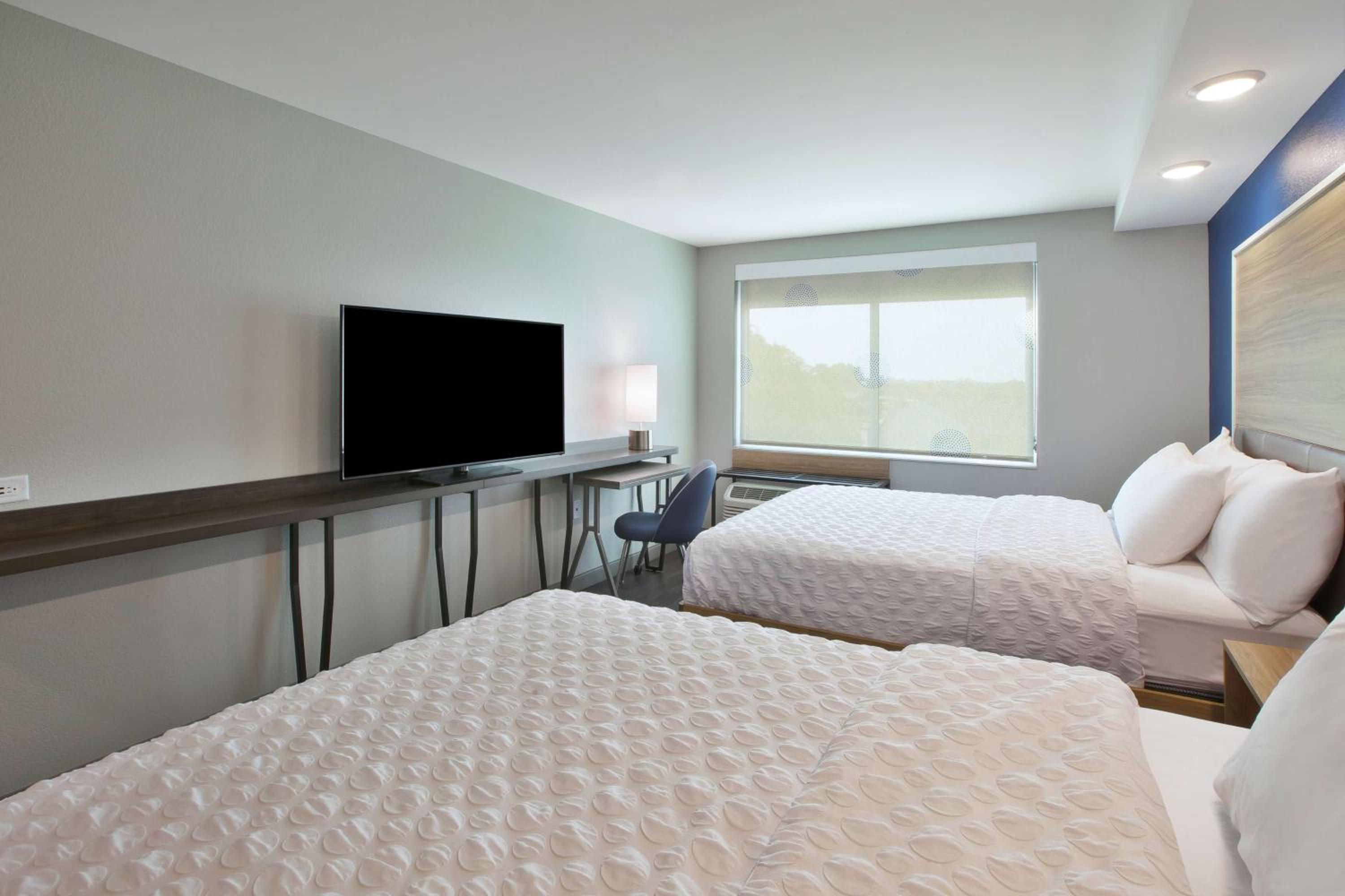 Queen Room with Two Queen Beds - Photo 1