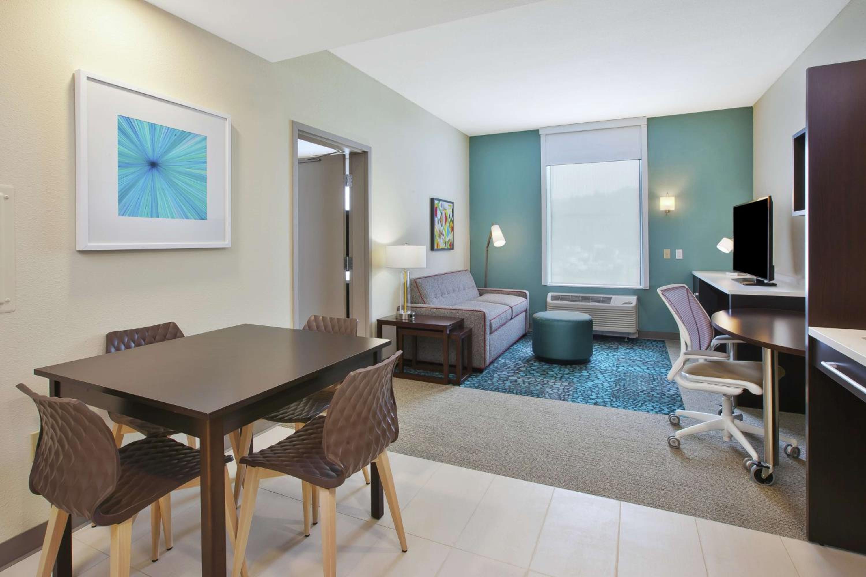Queen Suite - Mobility Access/Non-Smoking photo 1