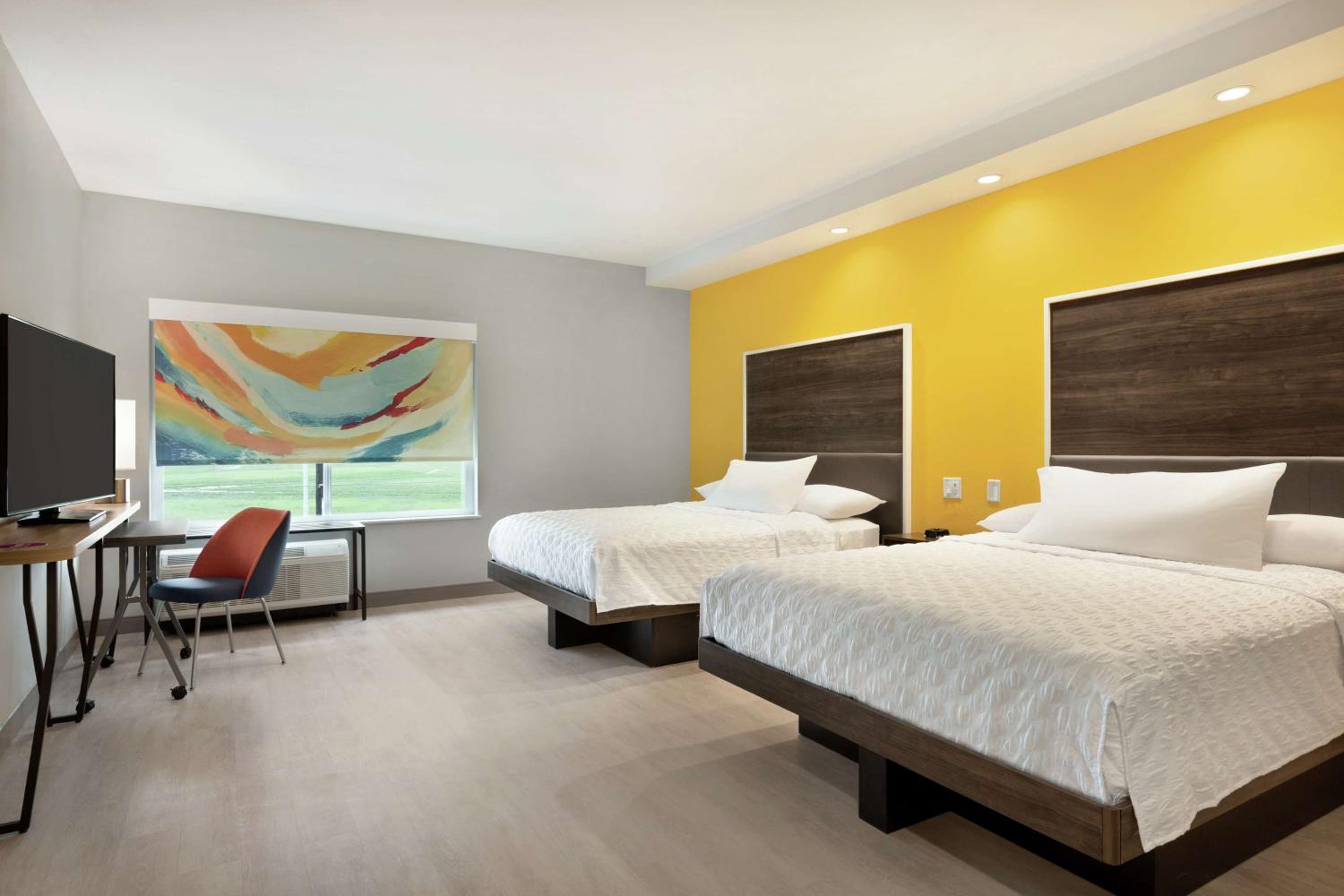 Queen Room with Two Queen Beds - Mobility Access photo 3