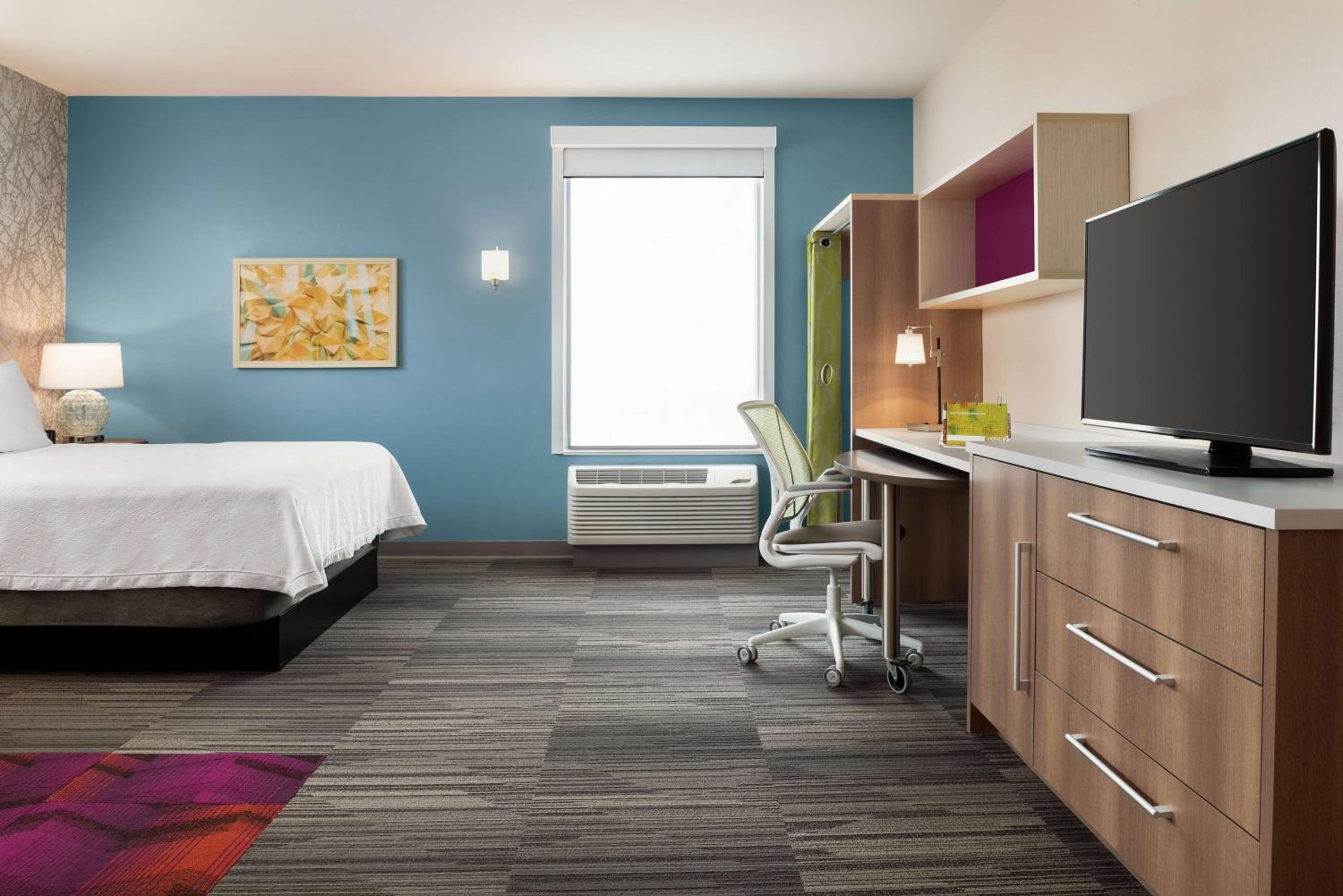 Queen Suite - Mobility Access/Non-Smoking - Photo 2